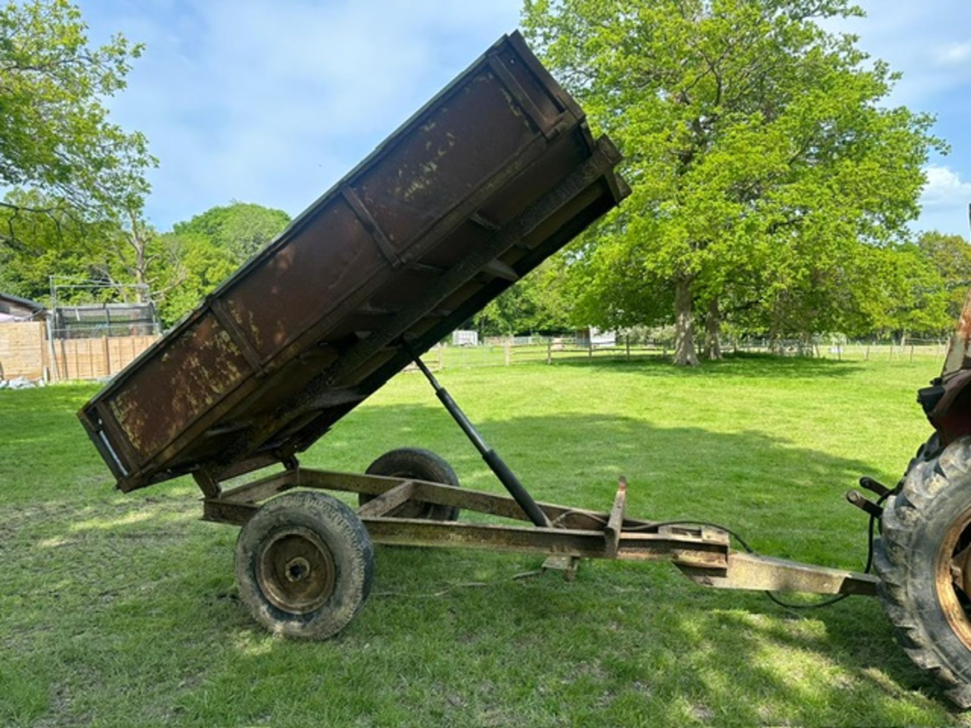 AGRICULTURAL TIPPING TRAILER, 3 TONNE RATED. LOCATED SOUTH GODSTONE, SURREY. VIEWING/COLLECTION BY A