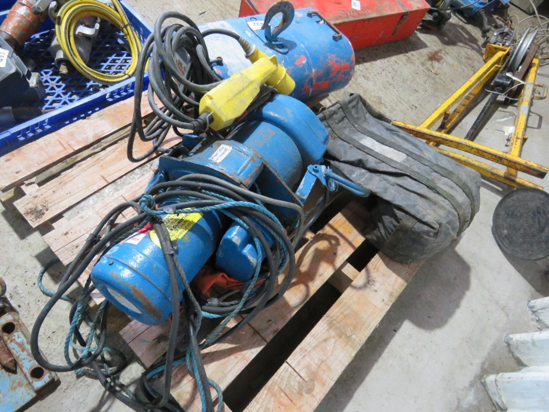 2 X LARGE ELECTRIC POWERED HOIST UNITS. - Image 4 of 6