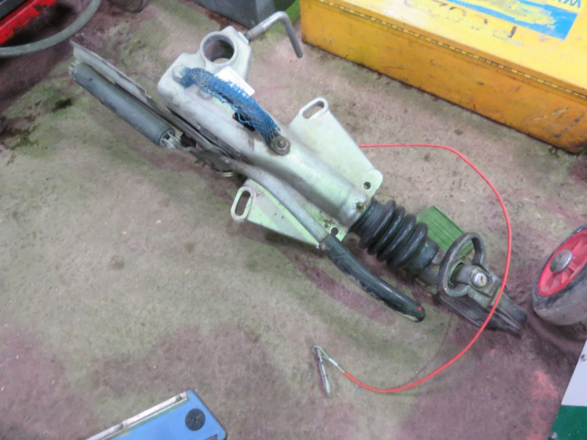 TRAILER BALL HITCH COUPLING, BRAKED ASSEMBLY.