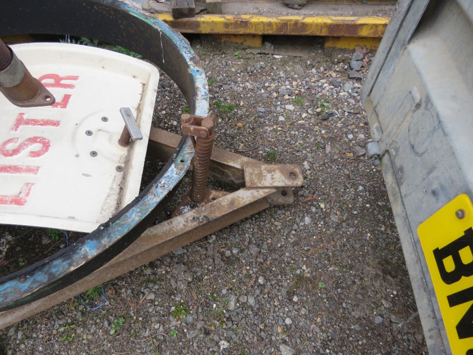 LISTER DIESEL ENGINED GRAIN FAN ON A TOWED CHASSIS, 4 CYLINDER LISTER ENGINE. DIRECT EX FARM HAVING - Image 2 of 10