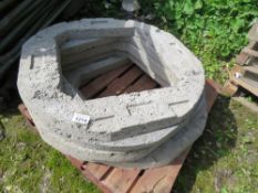 5NO CONCRETE MANHOLE RINGS, 1METRE DIAMETER APPROX. THIS LOT IS SOLD UNDER THE AUCTIONEERS MARGIN