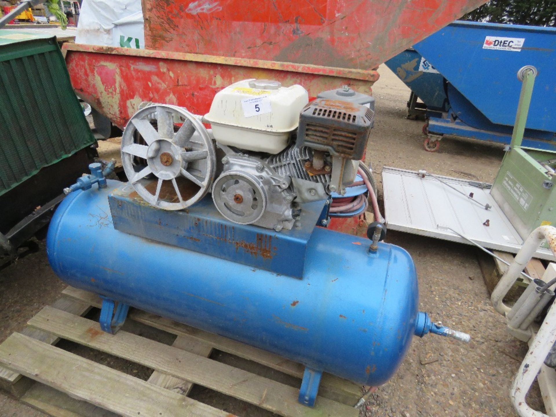 CLARKE PETROL ENGINED COMPRESSOR, REQUIRES ATTENTION. - Image 2 of 5