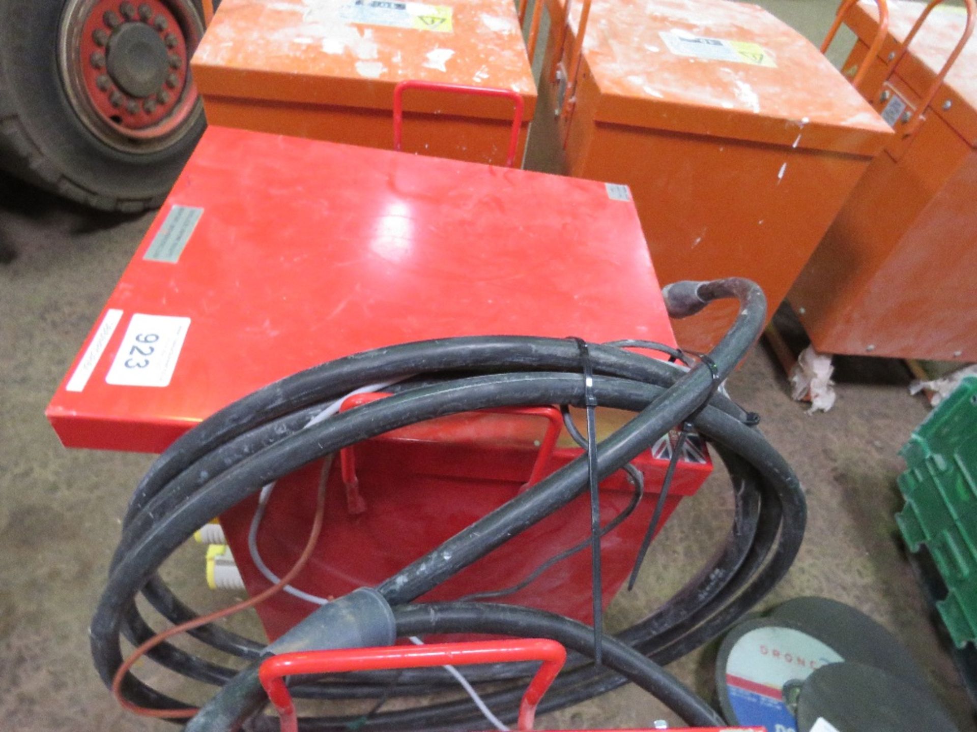 10KVA SITE TRANSFORMER, RED, 240VOLT INPUT, 110VOLT OUTPUT. SOURCED FROM COMPANY LIQUIDATION. THIS - Image 3 of 4
