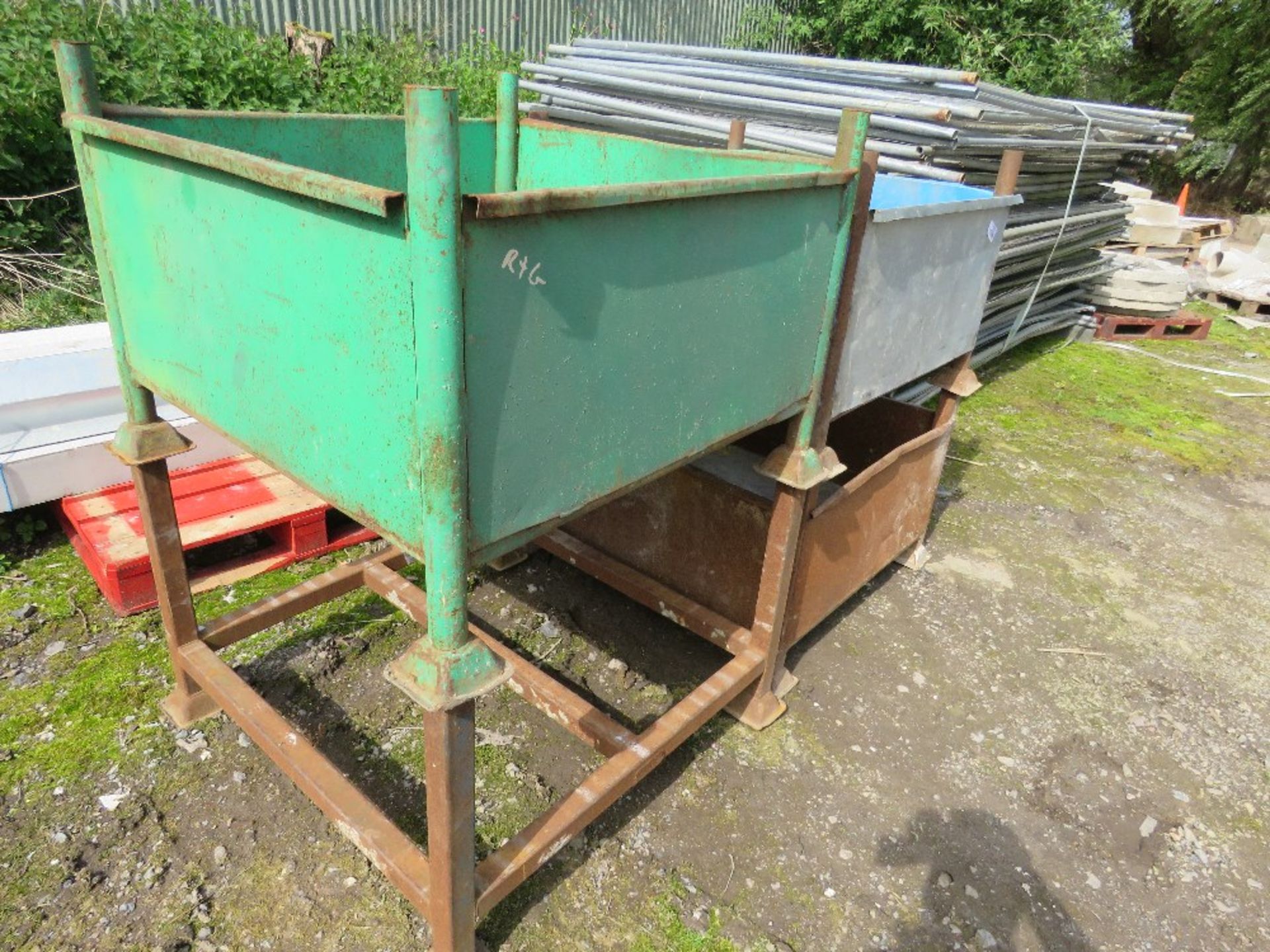4NO STACKING METAL STILLAGES. THIS LOT IS SOLD UNDER THE AUCTIONEERS MARGIN SCHEME, THEREFORE NO - Image 2 of 3