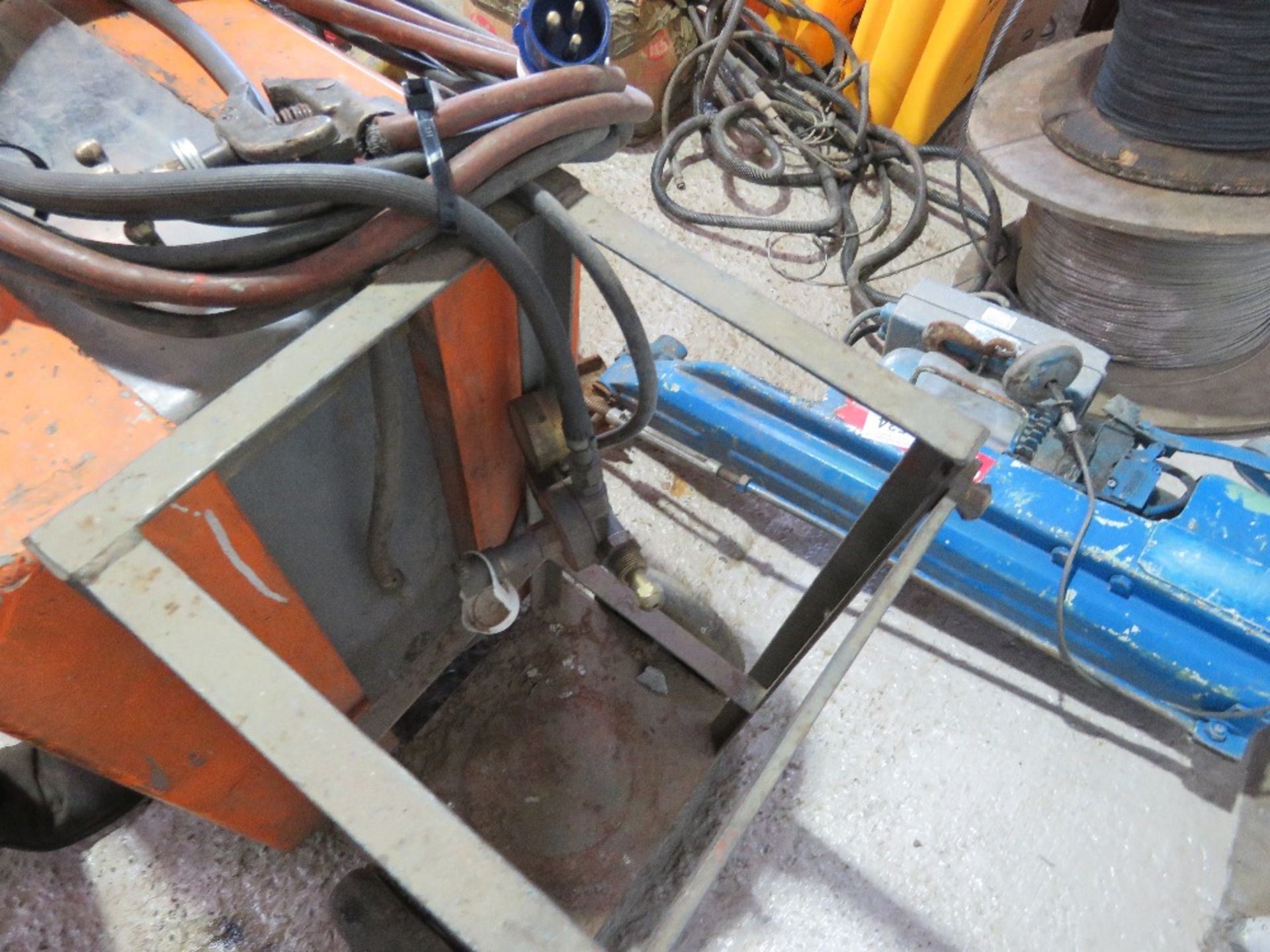 HEAVY DUTY WELDER, 240VOLT POWERED. THIS LOT IS SOLD UNDER THE AUCTIONEERS MARGIN SCHEME, THEREFO - Image 5 of 9