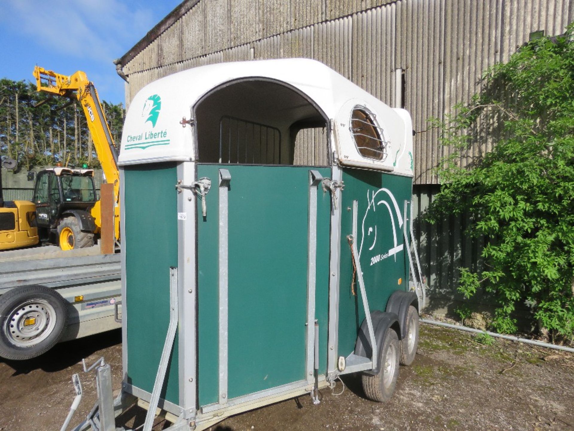 PULLMAN CHEVAL LIBERTE 2000 SERIES / TYPE 2003 HORSE TRAILER WITH FRONT AND REAR RAMPS. YEAR 2008 BU - Image 8 of 10