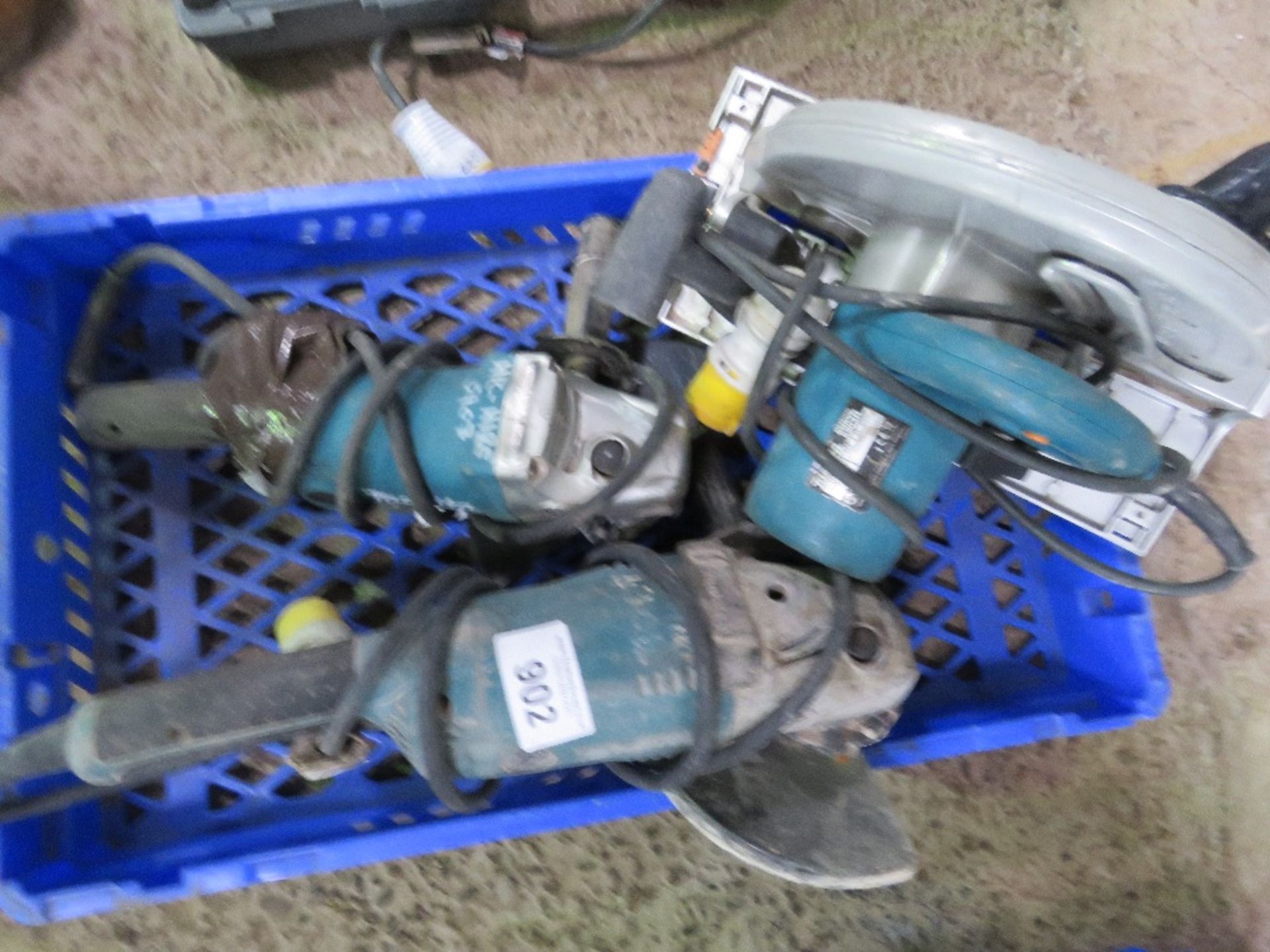 3 X 110VOLT POWER TOOLS: CIRCULAR SAW, GRINDER AND GRINDER.