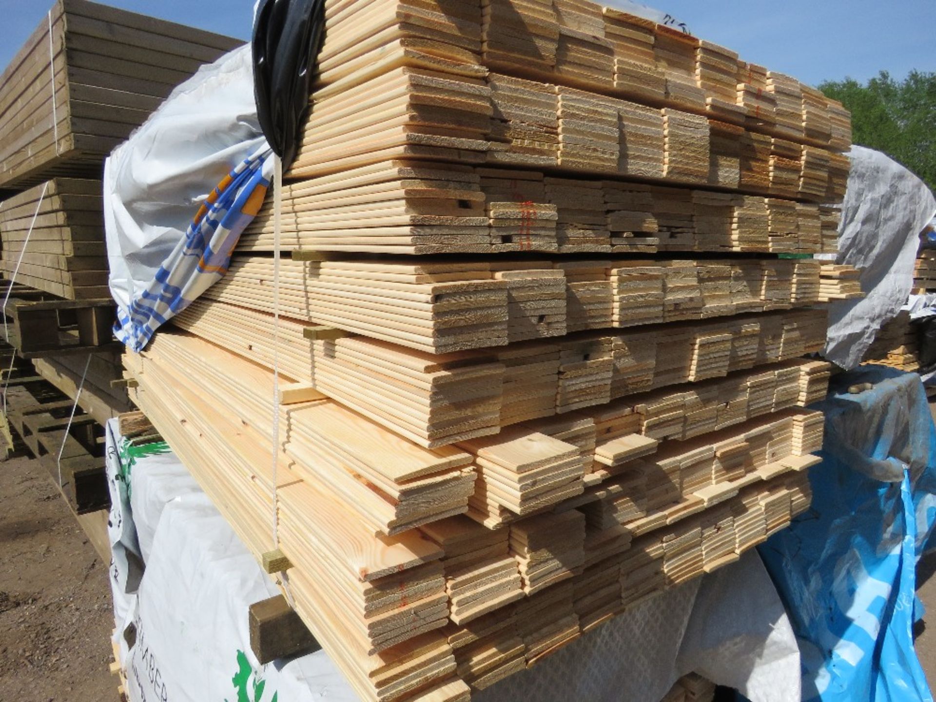 LARGE PACK OF HIT AND MISS FENCE CLADDING BOARDS: 1.75M LENGTH X 100MM WIDTH APPROX.