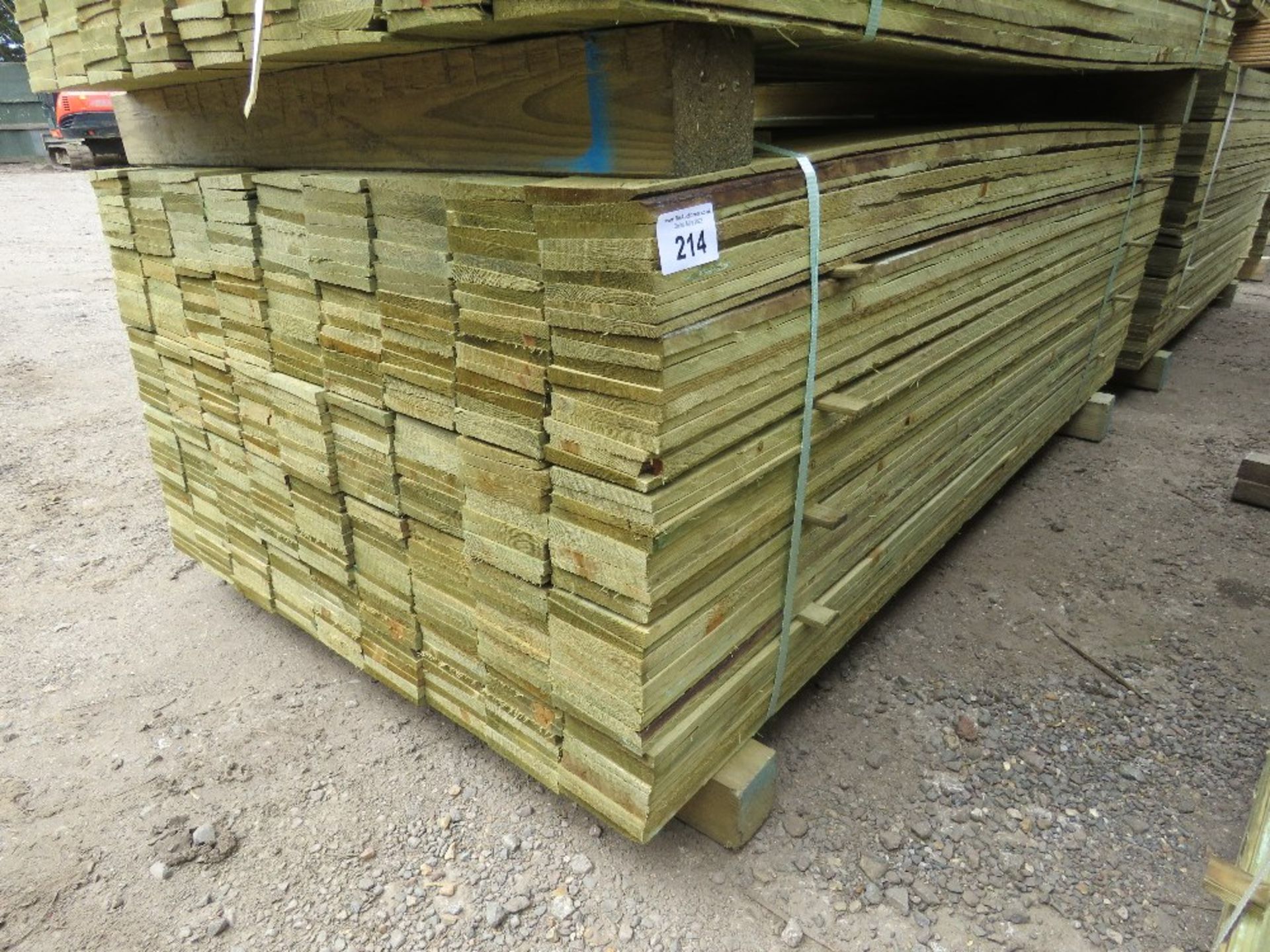 LARGE PACK OF PRESSURE TREATED FEATHER EDGE FENCE CLADDING TIMBER BOARDS: 1.80M LENGTH X 100MM WIDTH