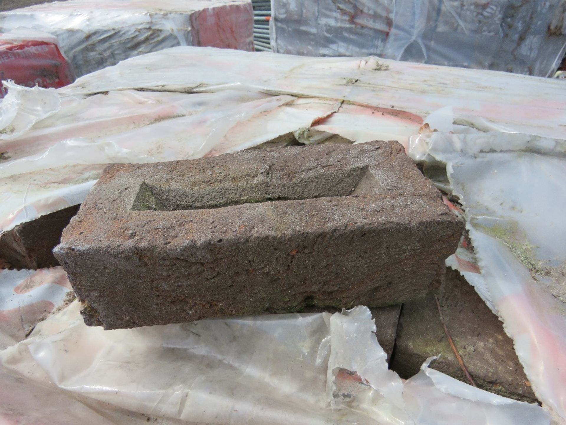 3 X PACKS OF RUSHINGTON ANTIQUE (DALI) BRICKS, CODE T33. BELIEVED TO BE 730NO IN EACH PACK. THIS - Image 11 of 17