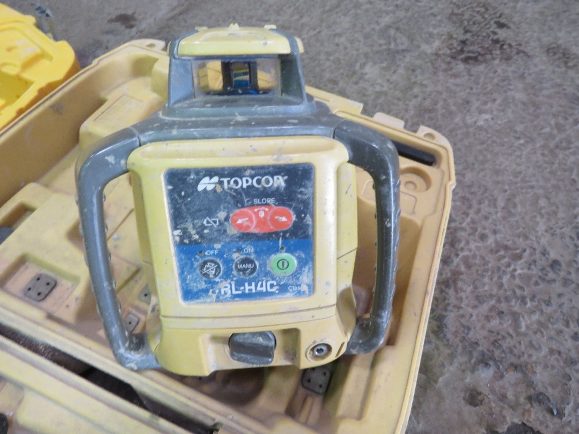 TOPCON RL-H40 PRISM LASER LEVEL SET IN A CASE. - Image 2 of 5