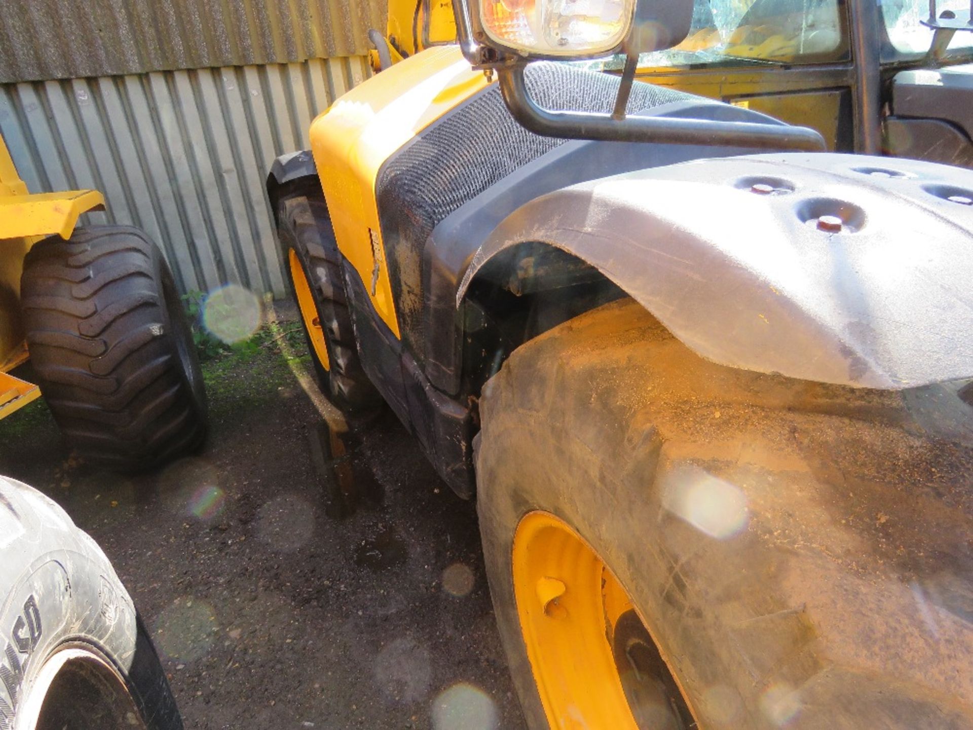 JCB 535-95 TELEHANDLER, YEAR 2015 REG: RV65 XRU. V5 TO FOLLOW ONCE SOLD. OWNED BY VENDOR FROM NEW. - Image 3 of 10