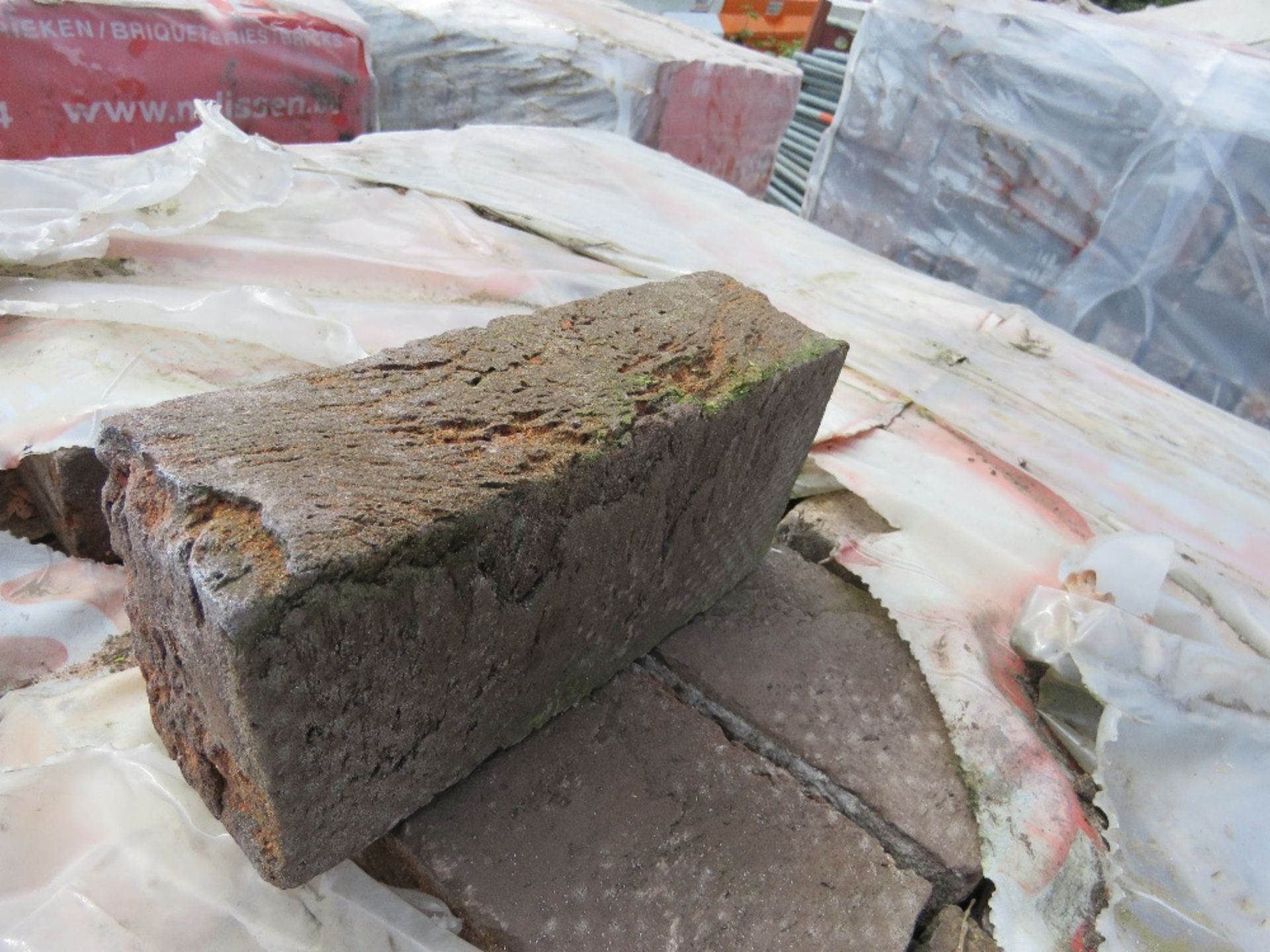 3 X PACKS OF RUSHINGTON ANTIQUE (DALI) BRICKS, CODE T33. BELIEVED TO BE 730NO IN EACH PACK. THIS - Image 12 of 17