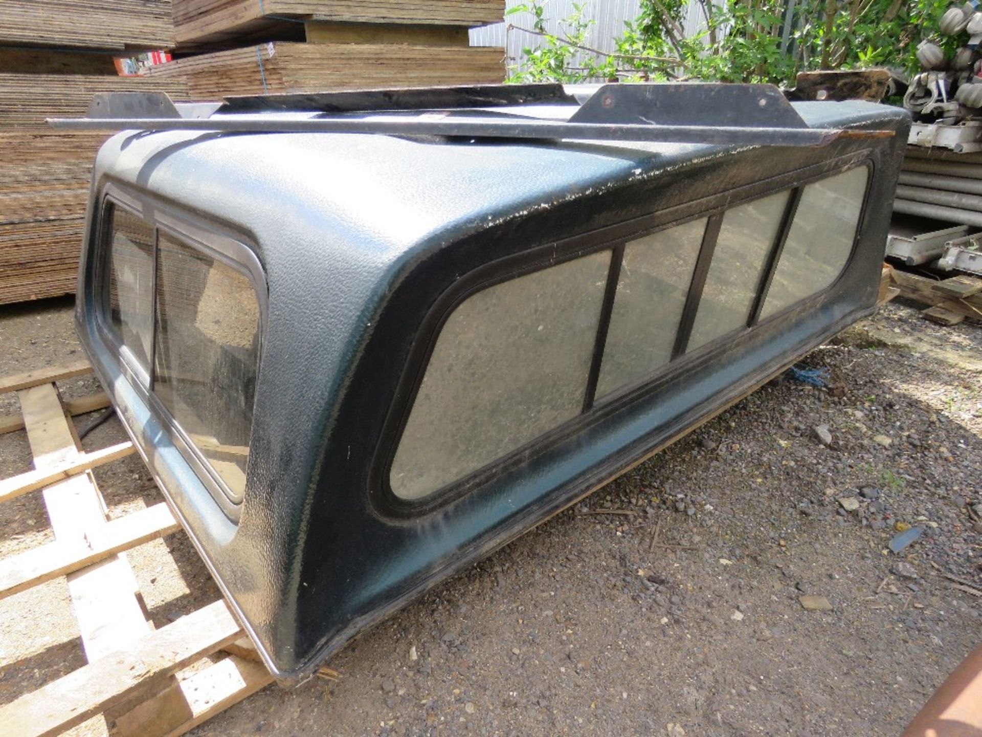 HILUX TRUCK TOP / CANOPY, BELIEVED TO FIT YEAR 2007 MODEL APPROX. THIS LOT IS SOLD UNDER THE AUCT - Image 3 of 4