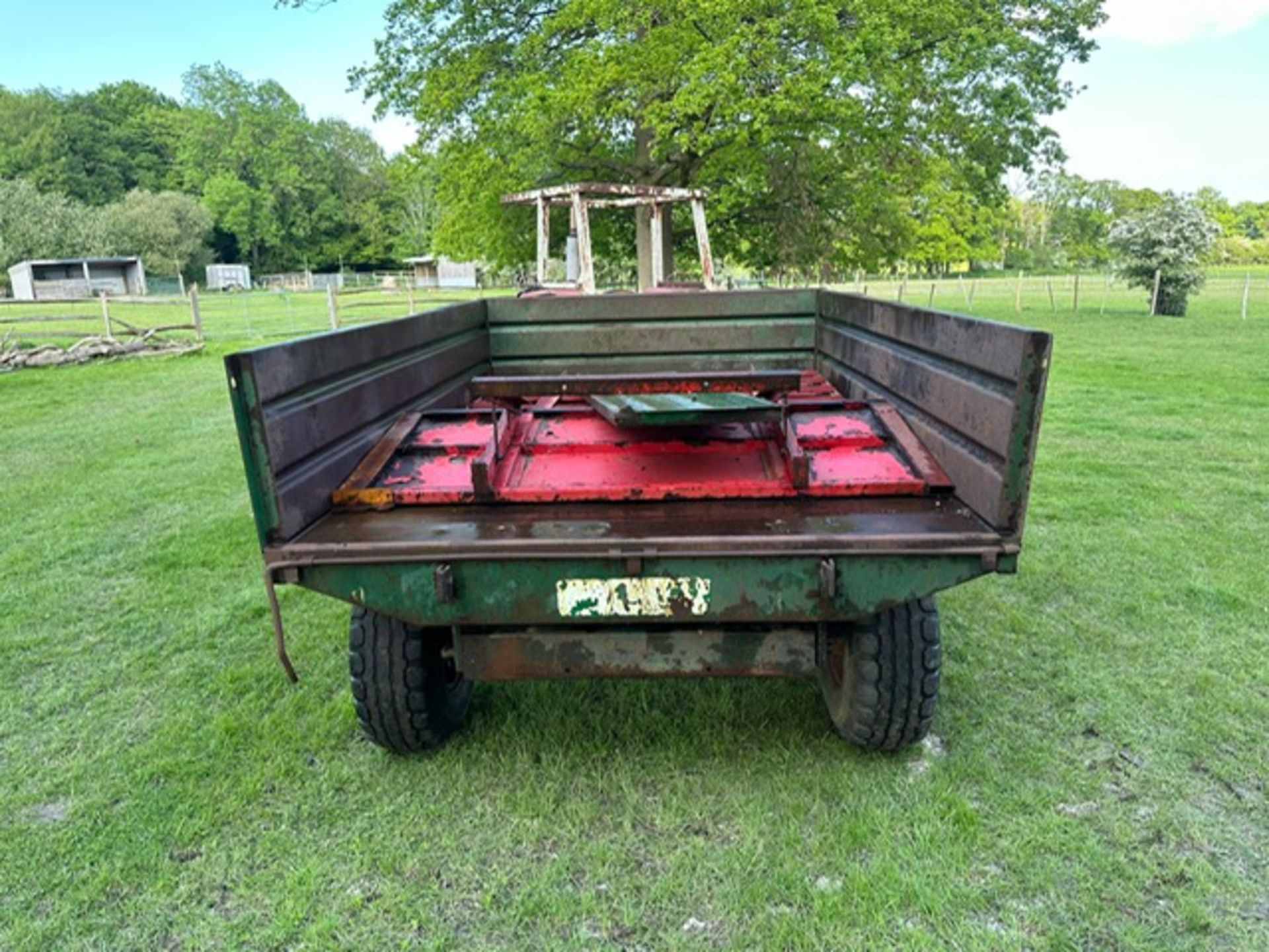 FRASER TONNE RATED TIPPING TRAILER WITH BALE EXTENSION AND LADDER - Image 4 of 7