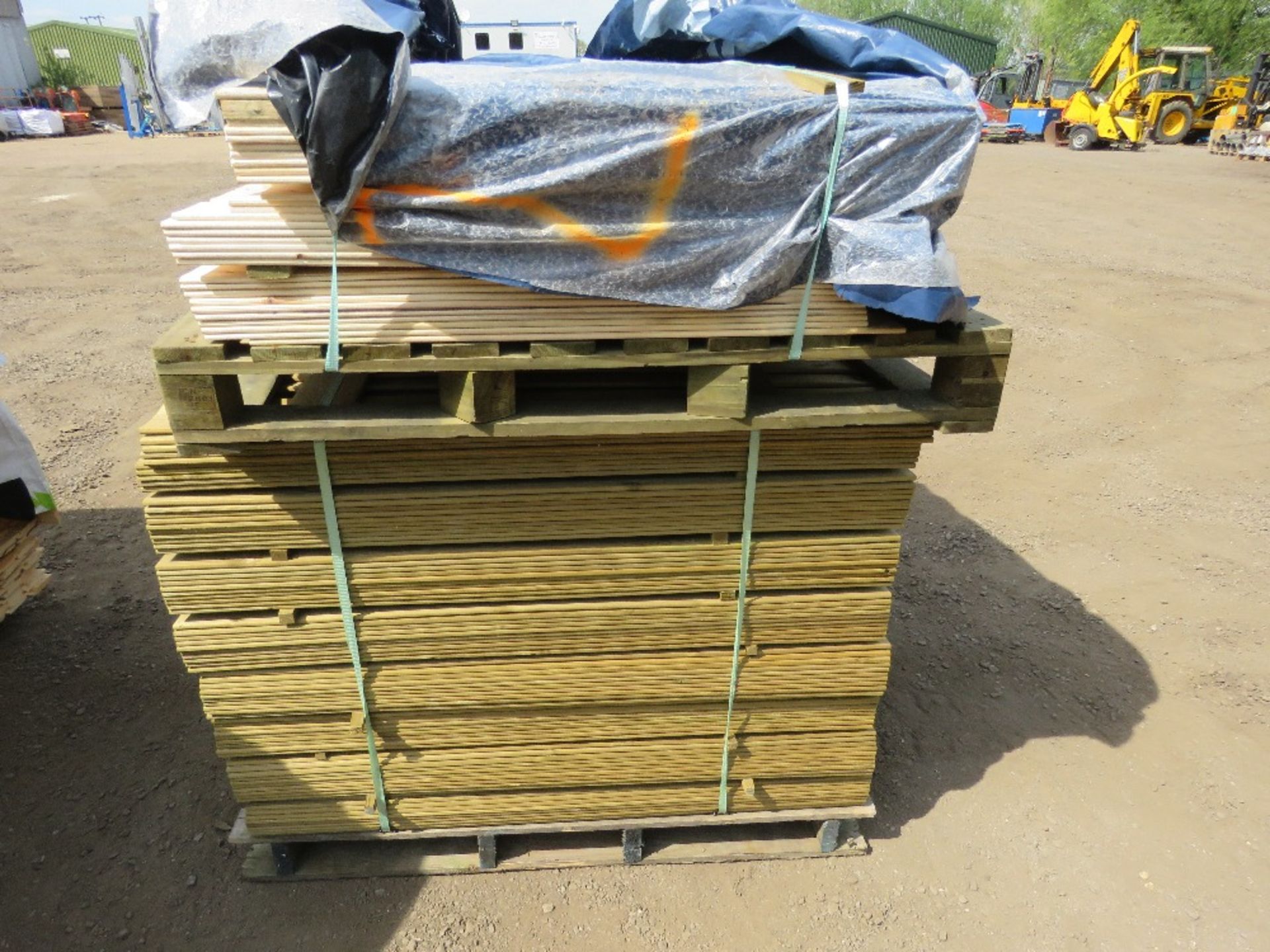 2 X PALLETS OF HIT AND MISS FENCE CLADDING TIMBER 0.83M - 1.12M APPROX X 100MM APPROX. - Image 2 of 15