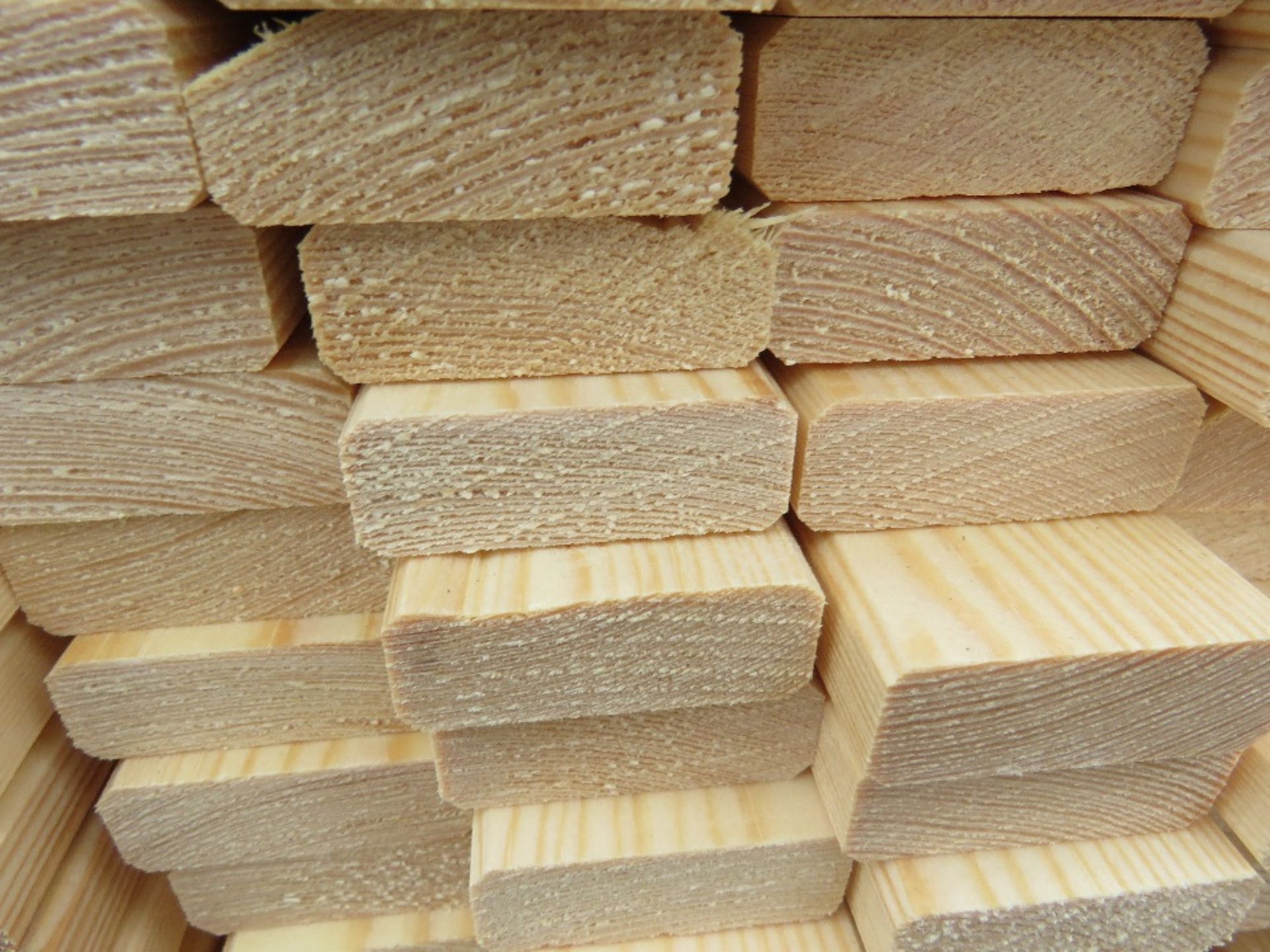 EXTRA LARGE PACK OF UNTREATED VENETIAN FENCE / TRELLIS TIMBER SLATS 1.73M LENGTH X 45MM X 17MM APPRO - Image 3 of 3