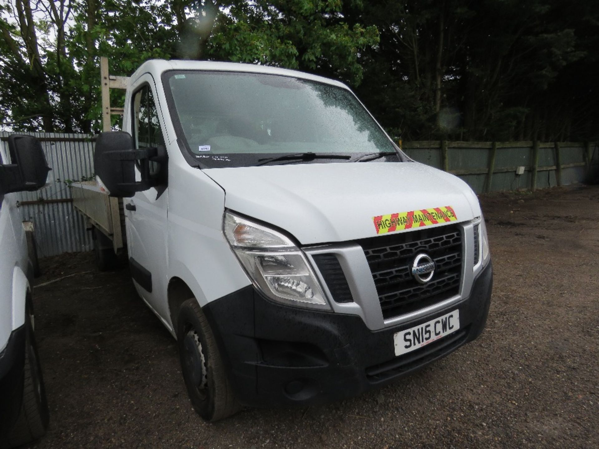 NISSAN NV400 DROP SIDE TRUCK REG:SN15 CWC WITH V5. 14FT LENGTH BODY APPROX. MOT UNTIL 11.09.23. NB: - Image 2 of 9