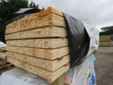 PACK OF UNTREATED THIN WOVEN FENCE CLADDING SLATS, 1.74M LENGTH X 40MM WIDTH APPROX.