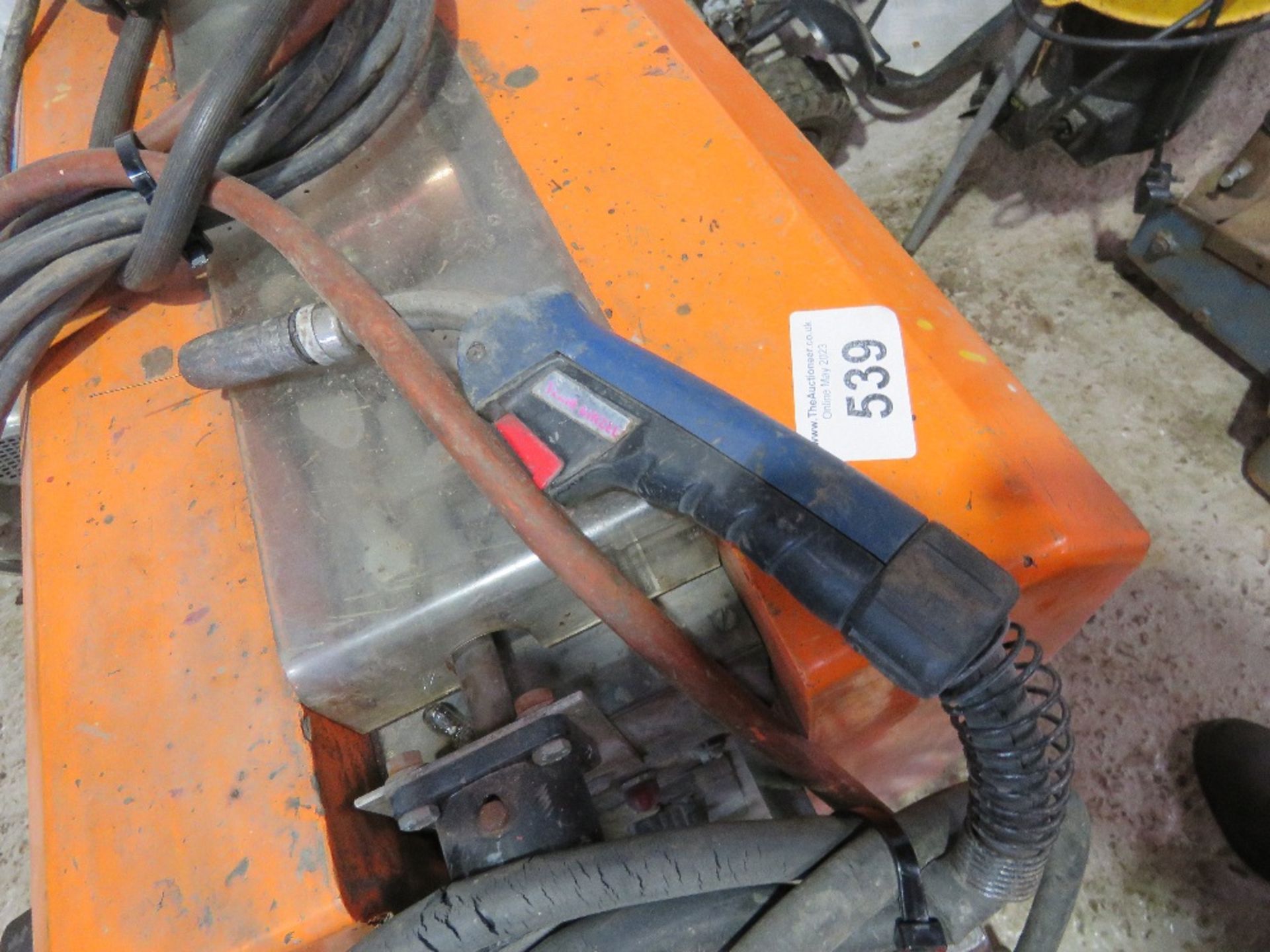HEAVY DUTY WELDER, 240VOLT POWERED. THIS LOT IS SOLD UNDER THE AUCTIONEERS MARGIN SCHEME, THEREFO - Image 6 of 9