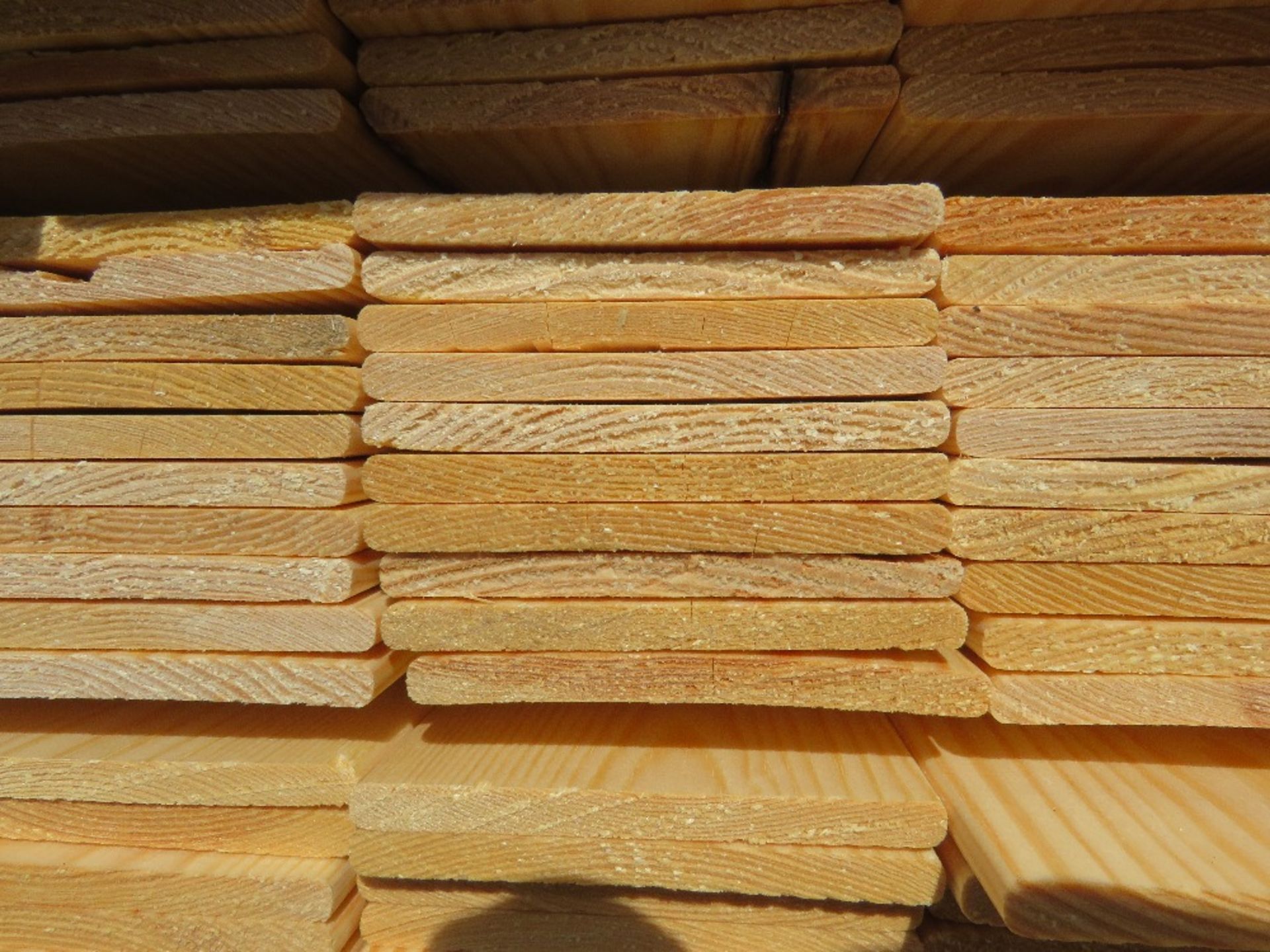 PACK OF HIT AND MISS FENCE CLADDING BOARDS: 1.57M LENGTH X 100MM WIDTH APPROX. - Image 3 of 3