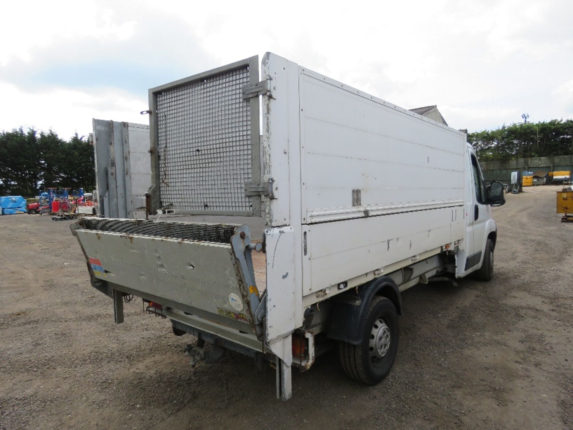 CITROEN RELAY 35HDI MWB TIPPER TRUCK, 3500KG RATED. 98,296 REC MILES. REG:KU11 ZTO WITH V5 AND MOT - Image 4 of 19