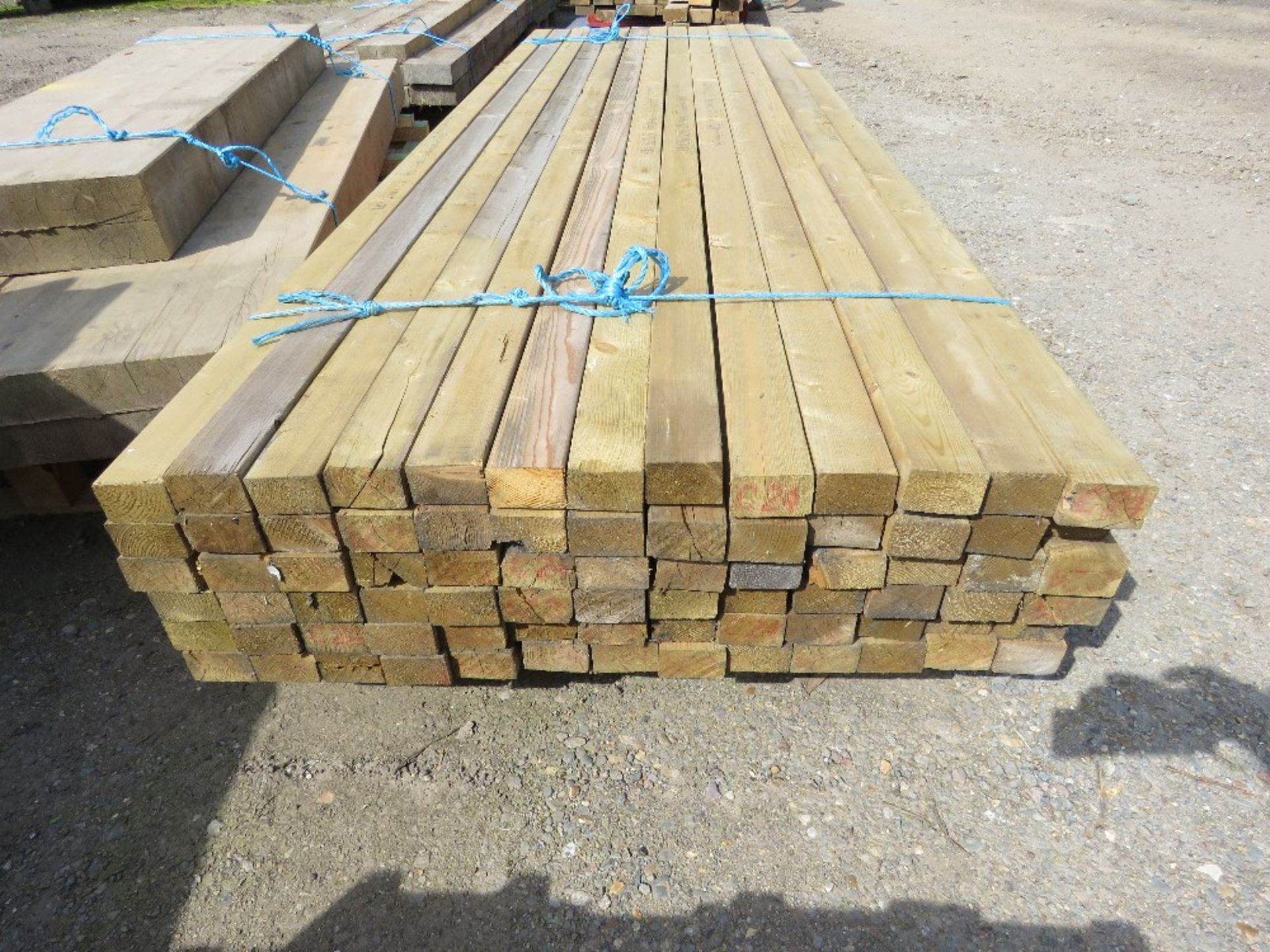 BUNDLE OF 3" X 2" TIMBER BATTENS, 3M LENGTH APPPROX. 78NO PIECES IN TOTAL APPROX. THIS LOT IS SOL - Image 3 of 3
