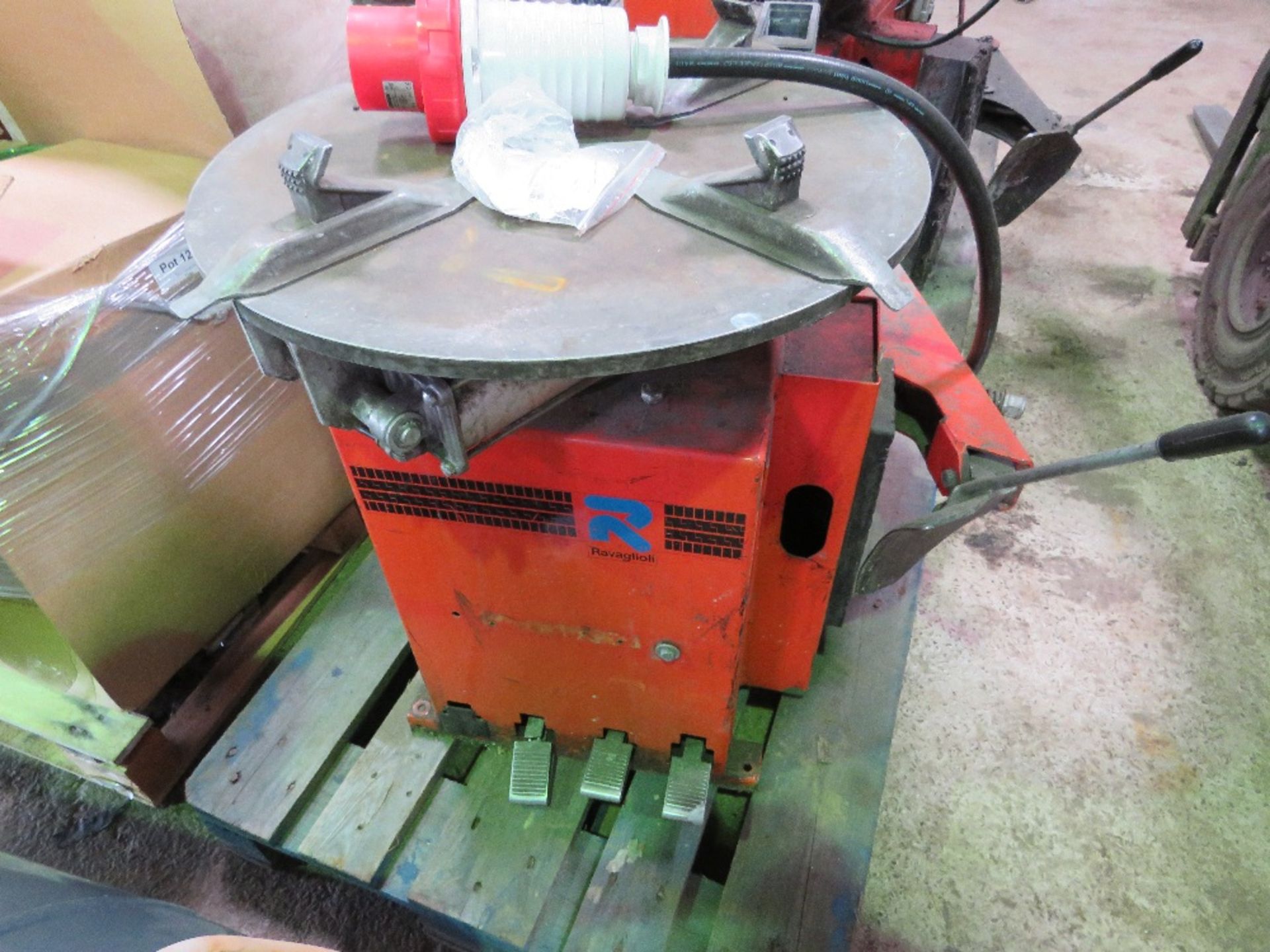 RAVAGLIOLI G82 3PHASE POWERED TYRE MACHINE. EX COLLEGE, WAS WORKING UP UNTIL 2 WEEKS AGO WHEN REMOVE - Image 2 of 4
