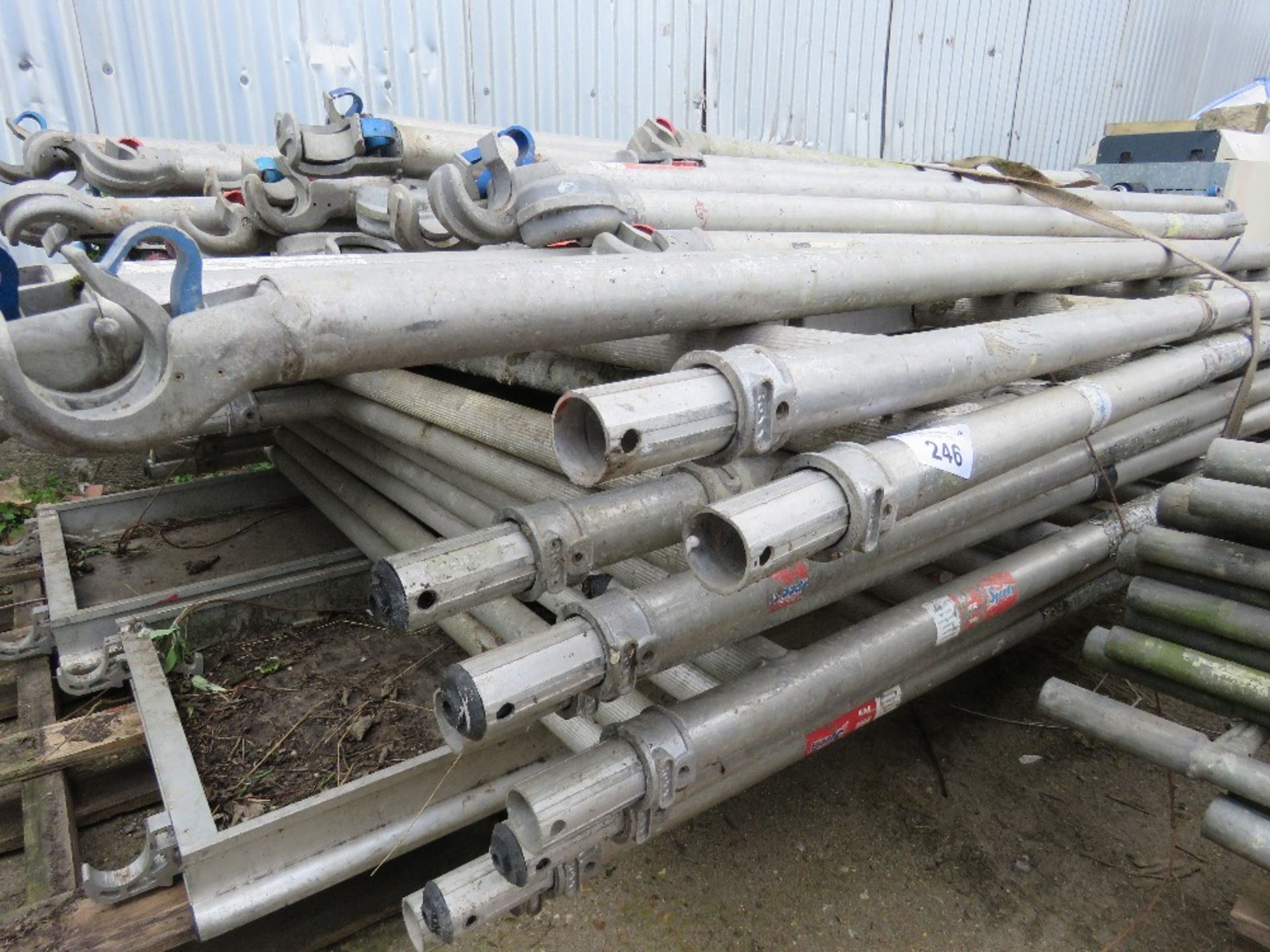 LARGE QUANTITY OF ASSORTED ALUMINIUM SCAFFOLD TOWER PARTS. - Image 9 of 9