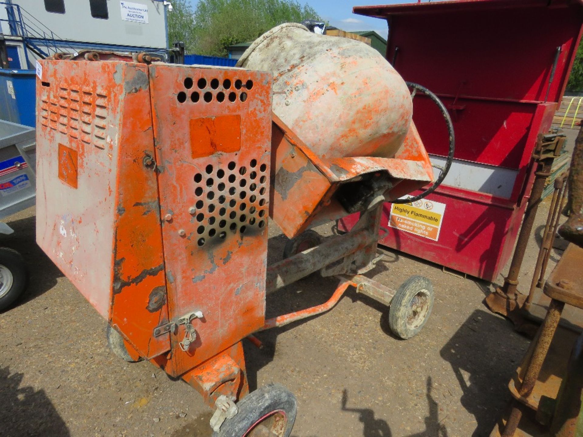 BELLE DIESEL SITE MIXER, WHEN TESTED WAS SEEN TO RUN AND DRUM TURNED...SEE VIDEO - Image 4 of 5