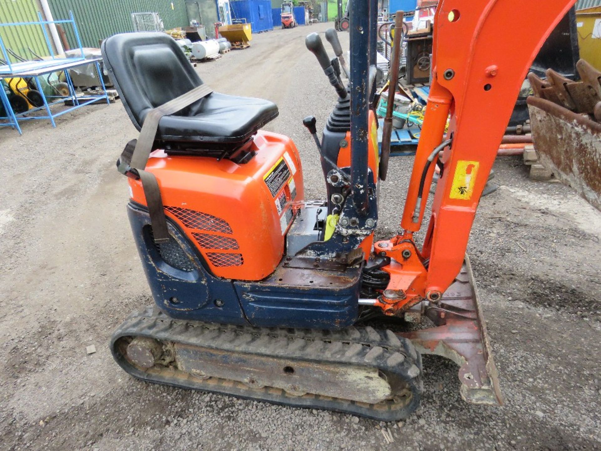 KUBOTA 008 MICRO EXCAVATOR, PURCHASED NEW IN 2005 BY VENDOR, WITH 3NO BUCKETS. SN:12930. DIRECT FROM - Image 5 of 9