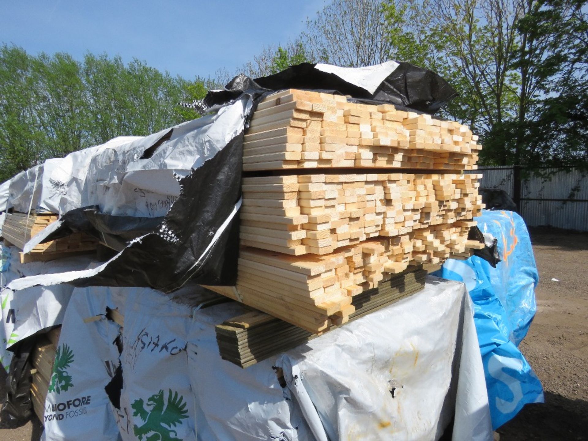 PACK OF VENETIAN PALE / TRELLIS TIMBER SLATS, UNTREATED: 1.8M LENGTH X 45MM X 17MM APPROX.