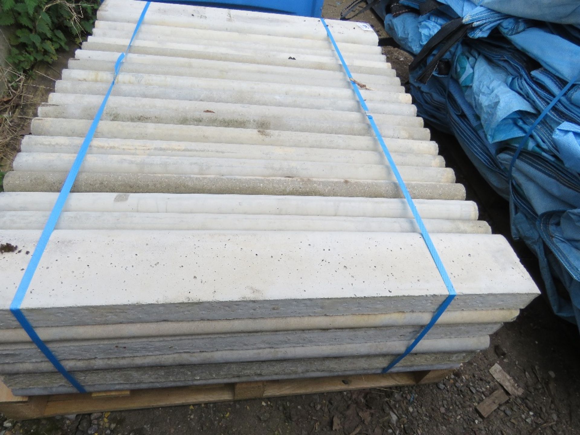 PALLET CONTAINING APPROXIMATELY 45NO BULL NOSE EDGING KERBS, 3FT X 6" X 2" APPROX. - Image 5 of 5