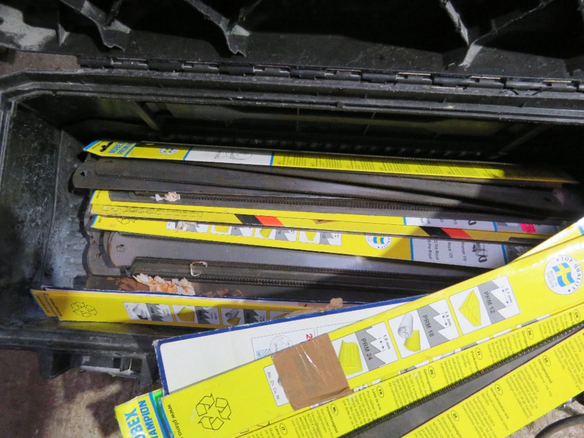 STANLEY TOOL BOX CONTAINING MITRE SAW BLADES. THIS LOT IS SOLD UNDER THE AUCTIONEERS MARGIN SCHEM - Image 2 of 3