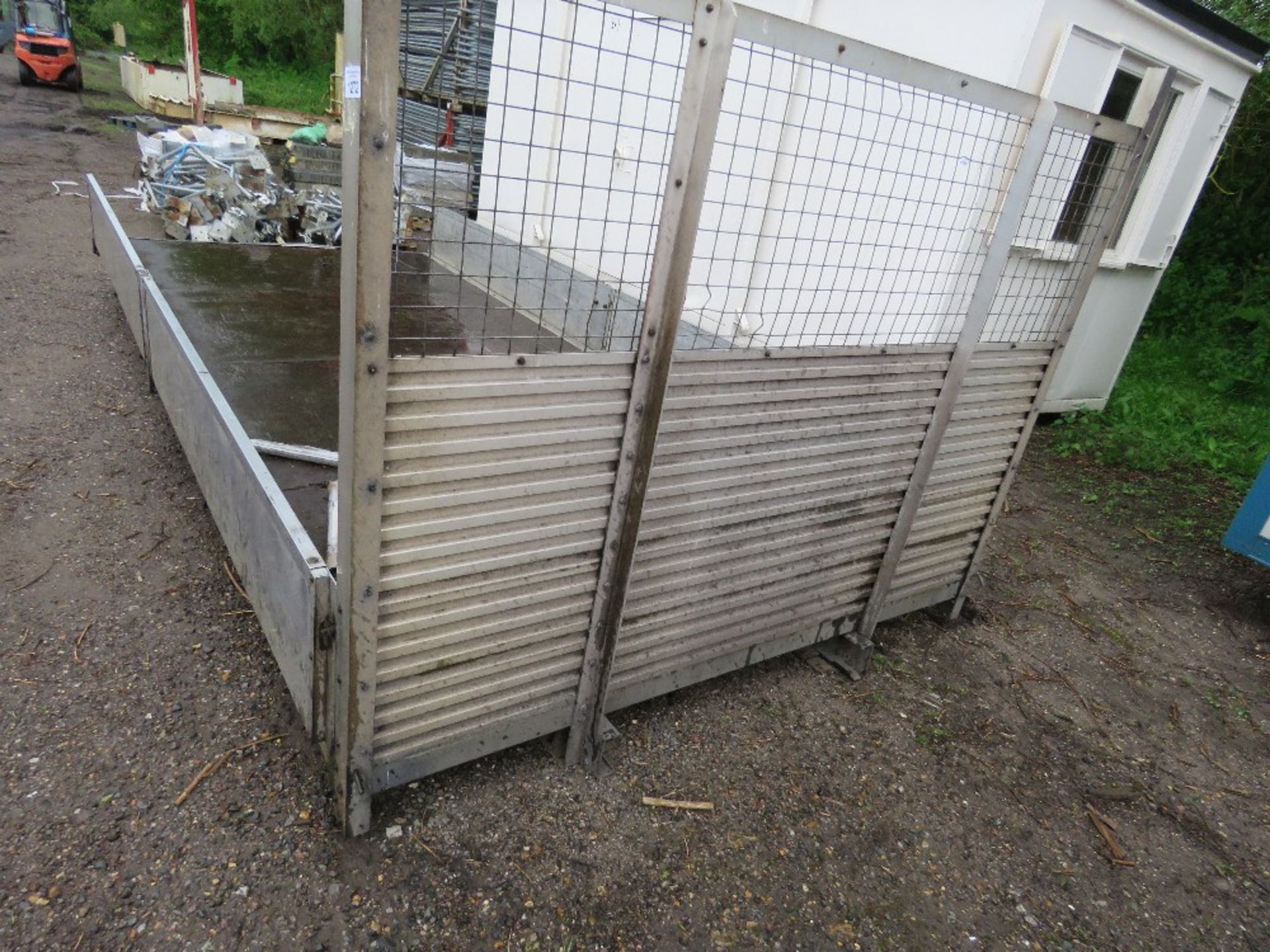 ALUMINIUM DROP SIDE LORRY BODY, 4.95M LENGTH X 2.11M WIDTH APPROX, NO TAILBOARD. THIS LOT IS SOL - Image 2 of 5