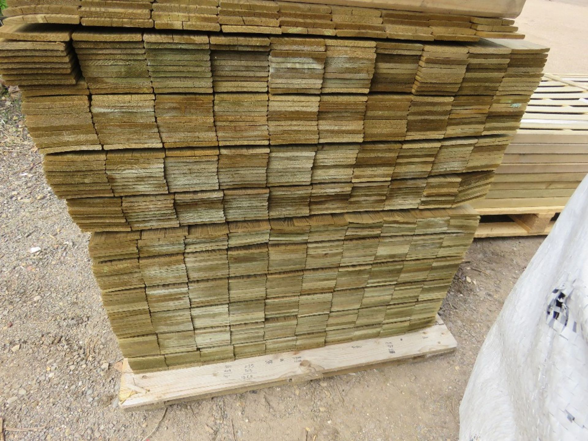 2 X PACKS OF TREATED HIT AND MISS TIMBER FENCE CLADDING BOARDS: 1.14M LENGTH X 100MM WIDTH APPROX. - Image 2 of 3