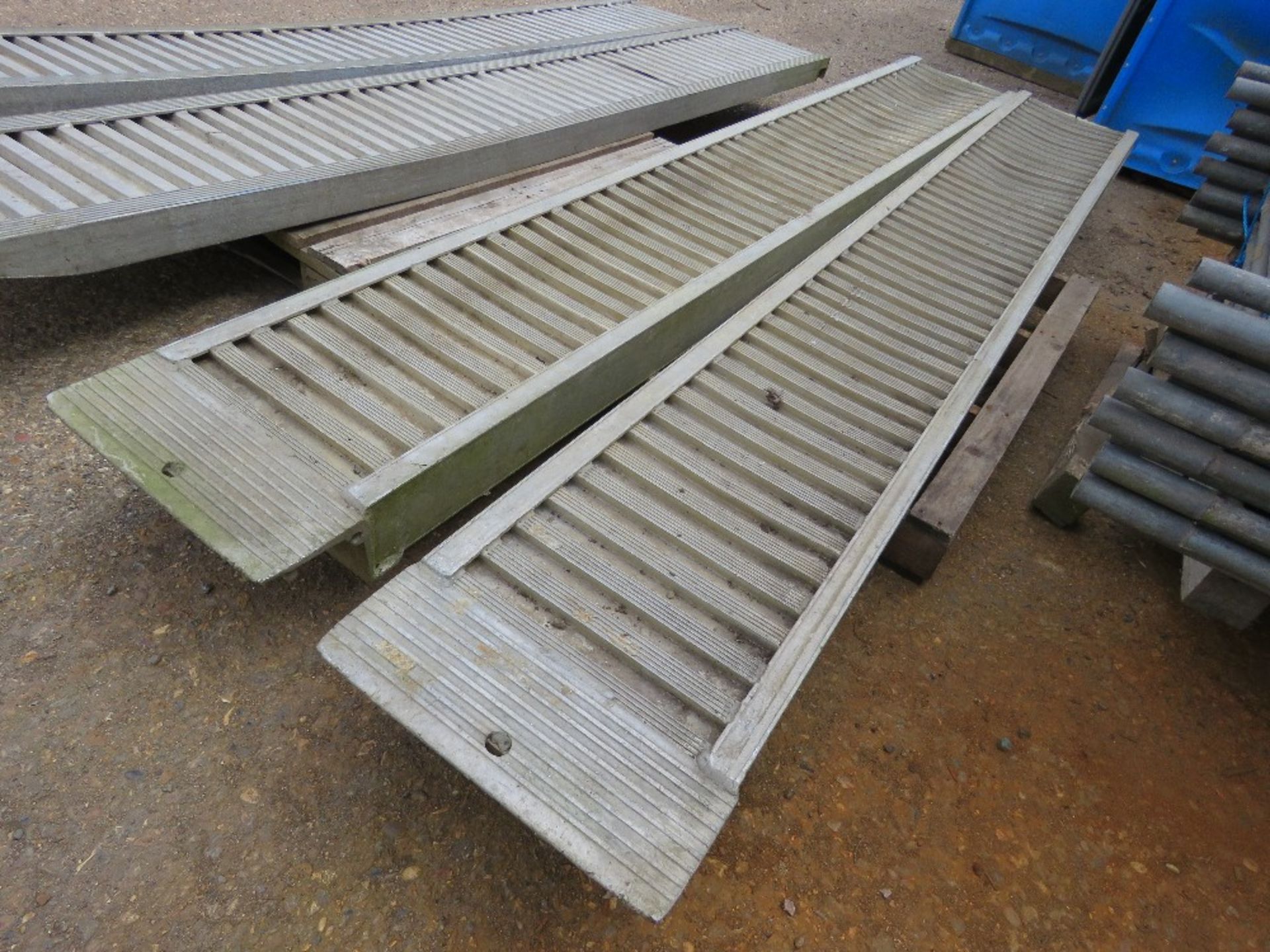 LARGE PAIR OF ALUMINIUM LOADING RAMPS 10FT LENGTH APPROX X 16" WIDTH APPROX. - Image 4 of 6