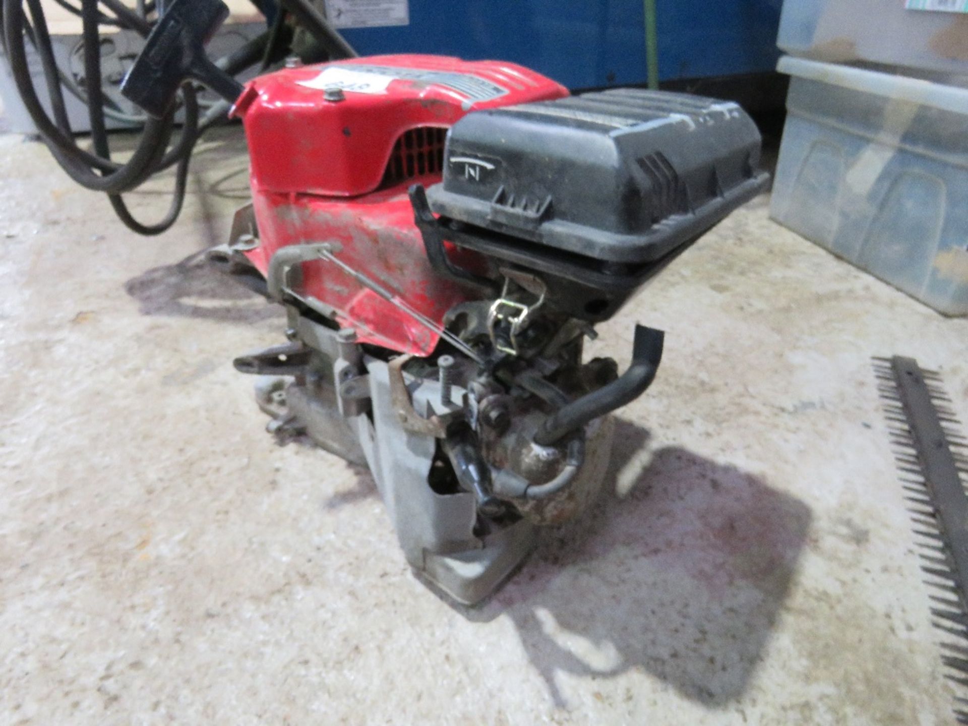 HONDA PETROL ENGINE. THIS LOT IS SOLD UNDER THE AUCTIONEERS MARGIN SCHEME, THEREFORE NO VAT WILL - Image 3 of 4