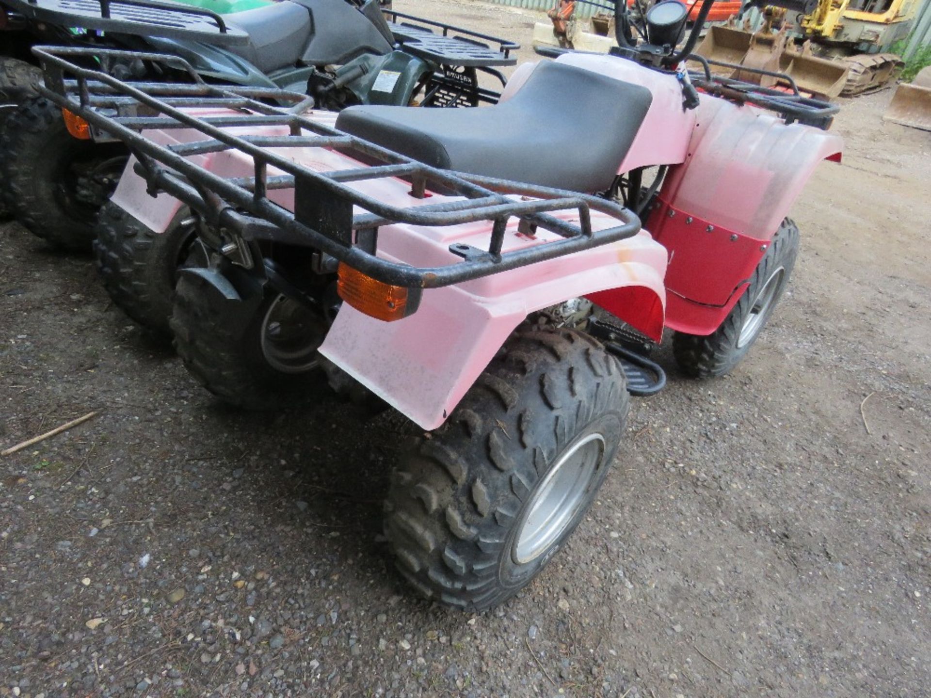 JIANSHE 2WD PETROL ENGINED QUAD BIKE, CONDITION UNKNOWN, SOLD AS NON RUNNER. - Image 4 of 7