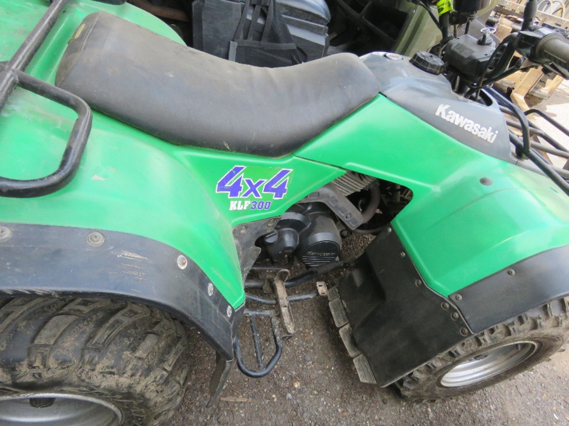 KAWASAKI KLF300 4X4 4WD PETROL ENGINED QUAD BIKE, TURNS OVER BUT NOT STARTING, CONDITION UNKNOWN, SO - Image 6 of 8