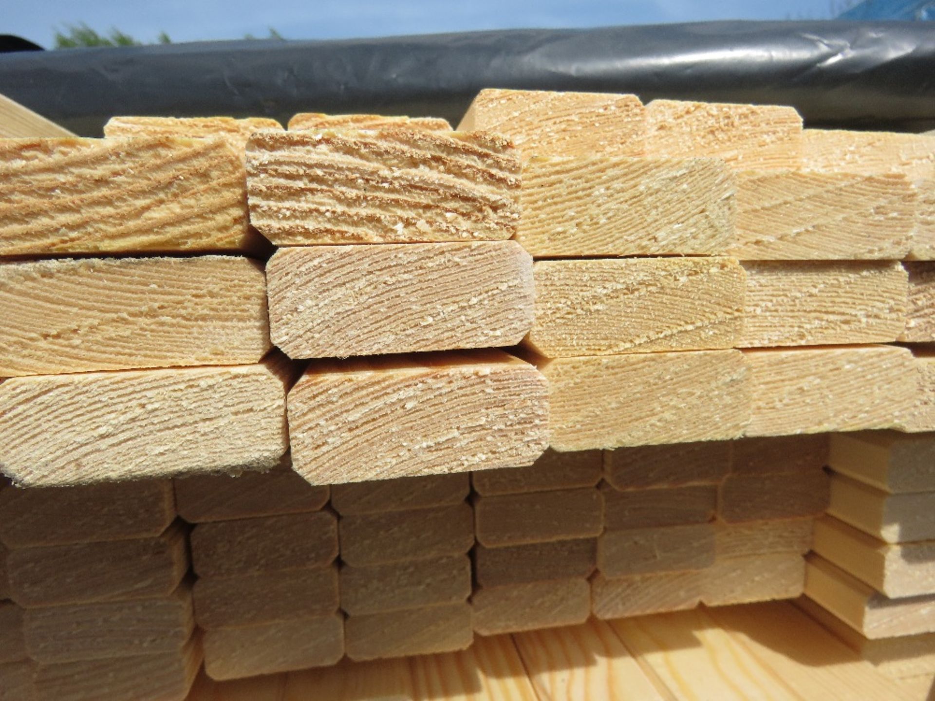 SMALL PACK OF VENETIAN PALE / TRELLIS TIMBER SLATS, UNTREATED: 1.83M LENGTH X 45MM X 17MM APPROX. - Image 4 of 4