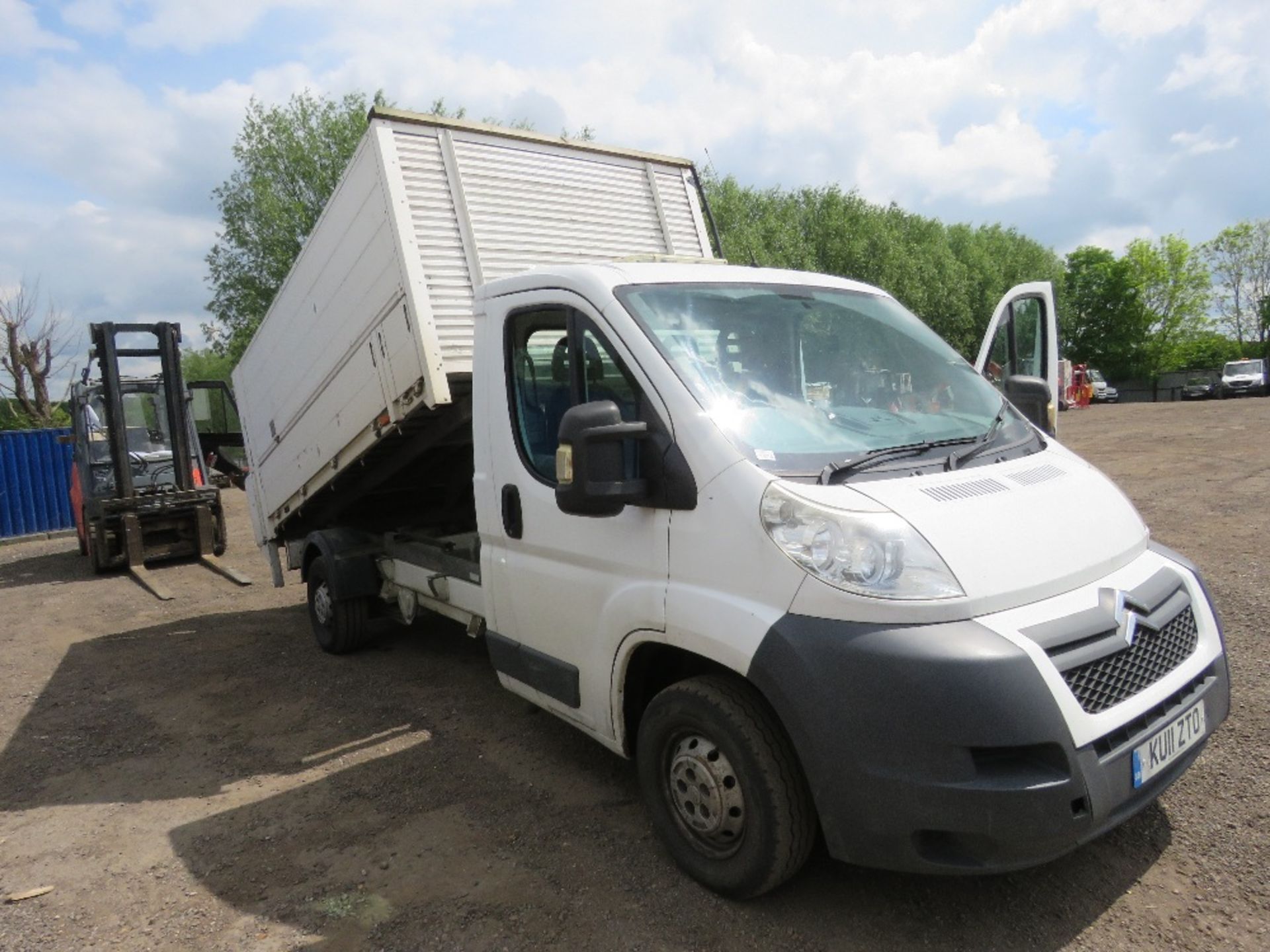 CITROEN RELAY 35HDI MWB TIPPER TRUCK, 3500KG RATED. 98,296 REC MILES. REG:KU11 ZTO WITH V5 AND MOT - Image 17 of 19