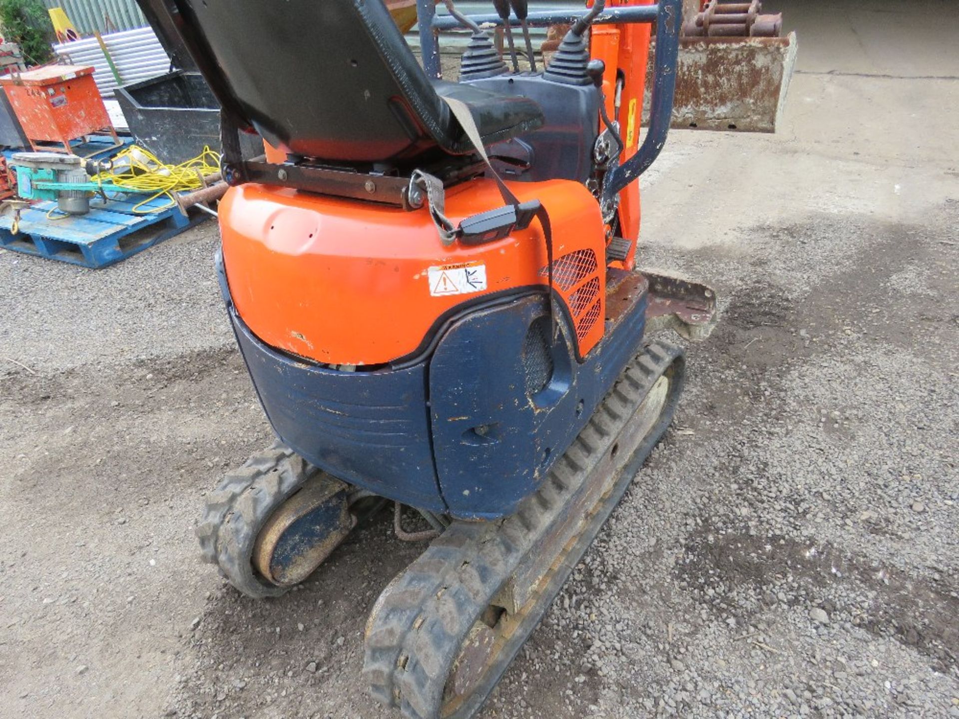KUBOTA 008 MICRO EXCAVATOR, PURCHASED NEW IN 2005 BY VENDOR, WITH 3NO BUCKETS. SN:12930. DIRECT FROM - Image 6 of 9