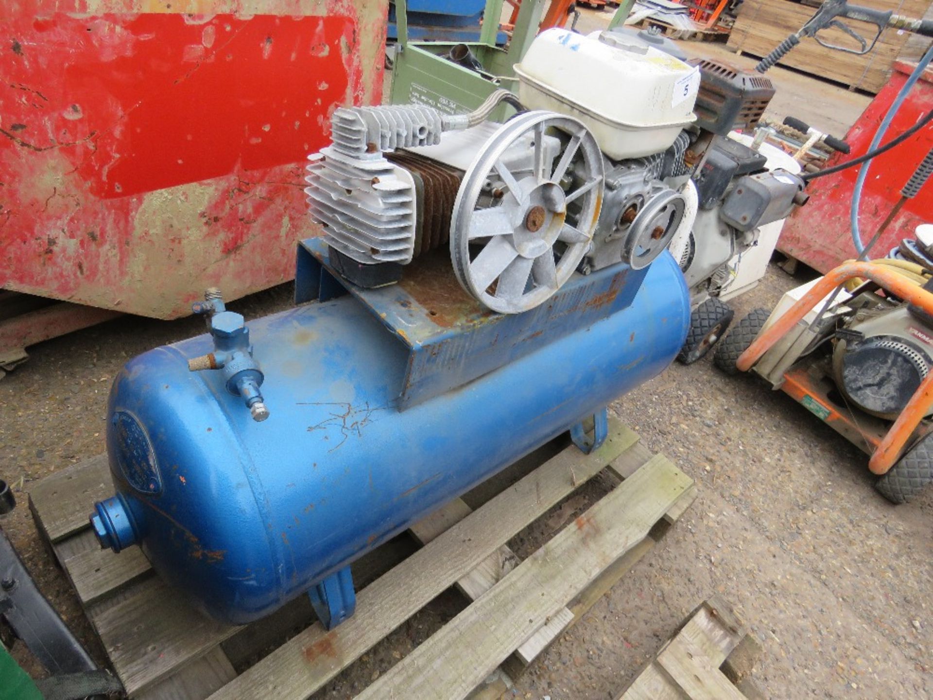CLARKE PETROL ENGINED COMPRESSOR, REQUIRES ATTENTION. - Image 5 of 5