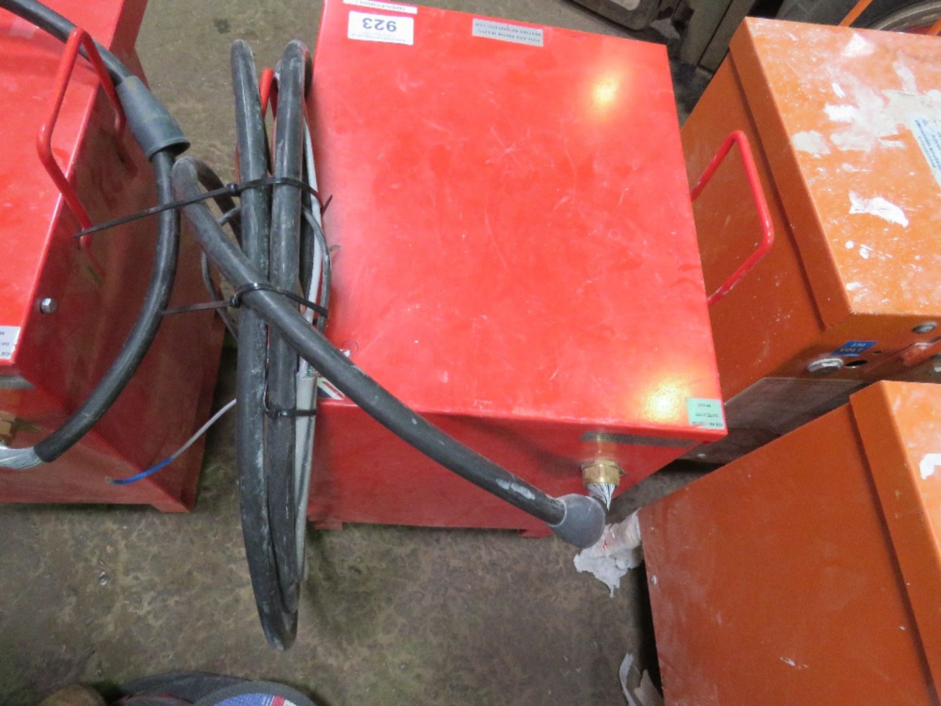 10KVA SITE TRANSFORMER, RED, 240VOLT INPUT, 110VOLT OUTPUT. SOURCED FROM COMPANY LIQUIDATION. THIS - Image 2 of 4