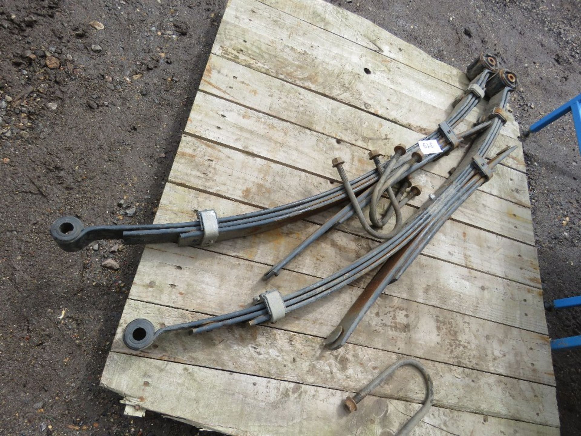 PAIR OF FORD RANGER VAN / TRUCK LEAF SPRINGS. THIS LOT IS SOLD UNDER THE AUCTIONEERS MARGIN SCHEME, - Image 2 of 4