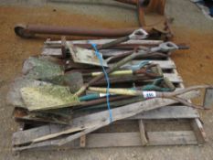 ASSORTED SHOVELS AND HAND TOOLS. THIS LOT IS SOLD UNDER THE AUCTIONEERS MARGIN SCHEME, THEREFORE