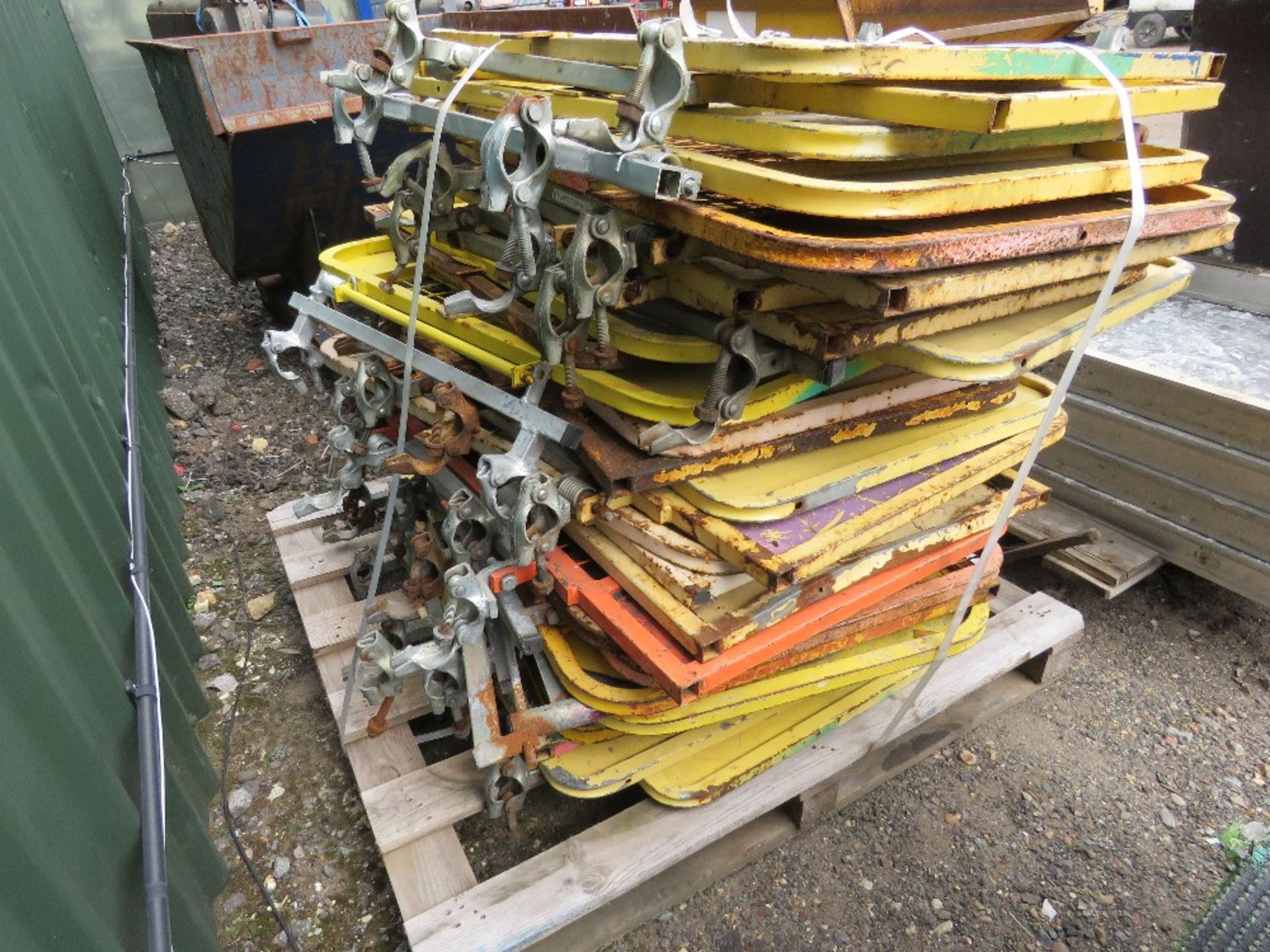 LARGE QUANTITY OF SCAFFOLD SAFETY DOORS. THIS LOT IS SOLD UNDER THE AUCTIONEERS MARGIN SCHEME, TH - Image 4 of 4