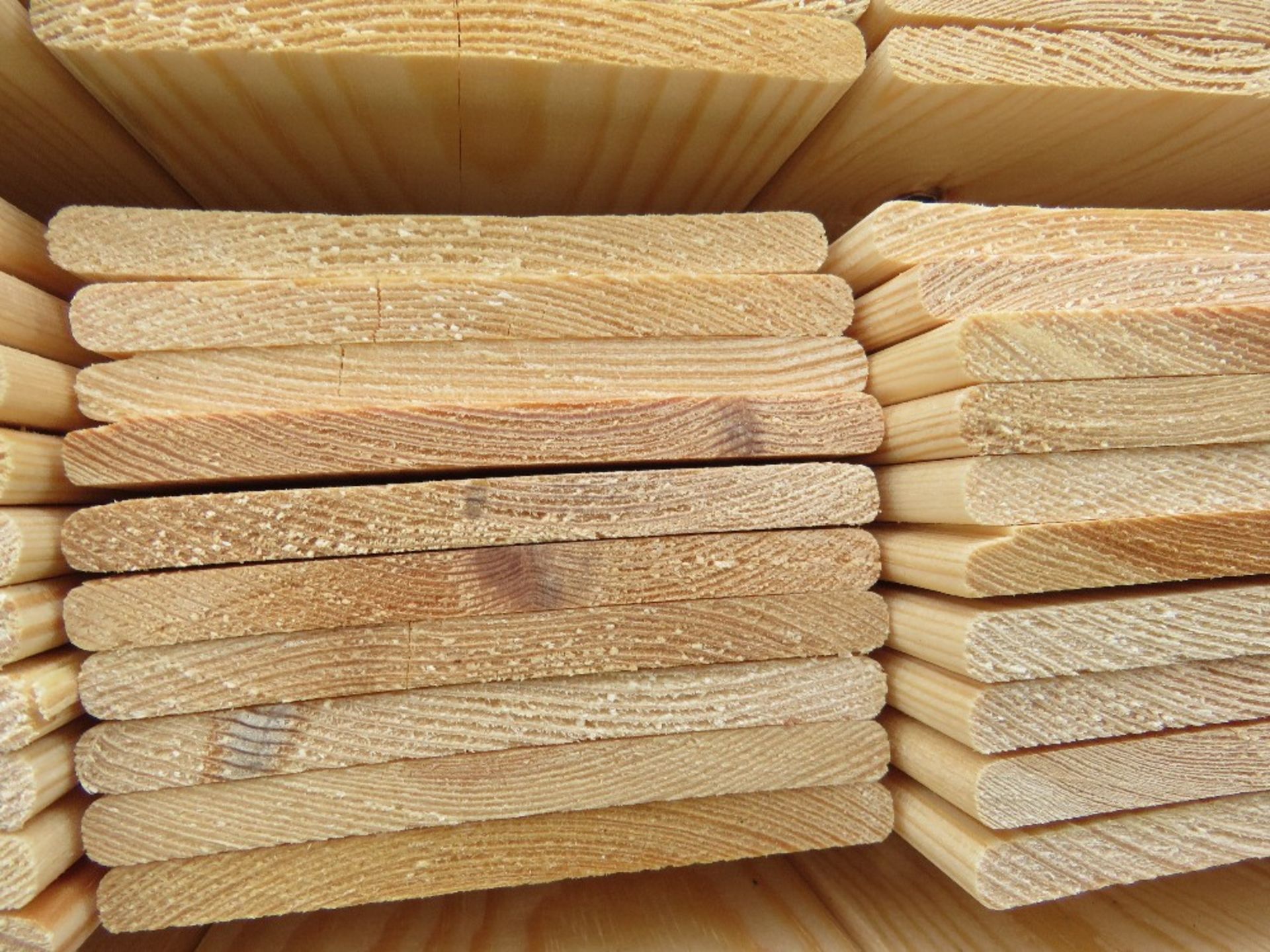 EXTRA LARGE PACK OF UNTREATED HIT AND MISS TIMBER BOARDS: 1.73M LENGTH X 100MM WIDTH APPROX. - Image 3 of 3