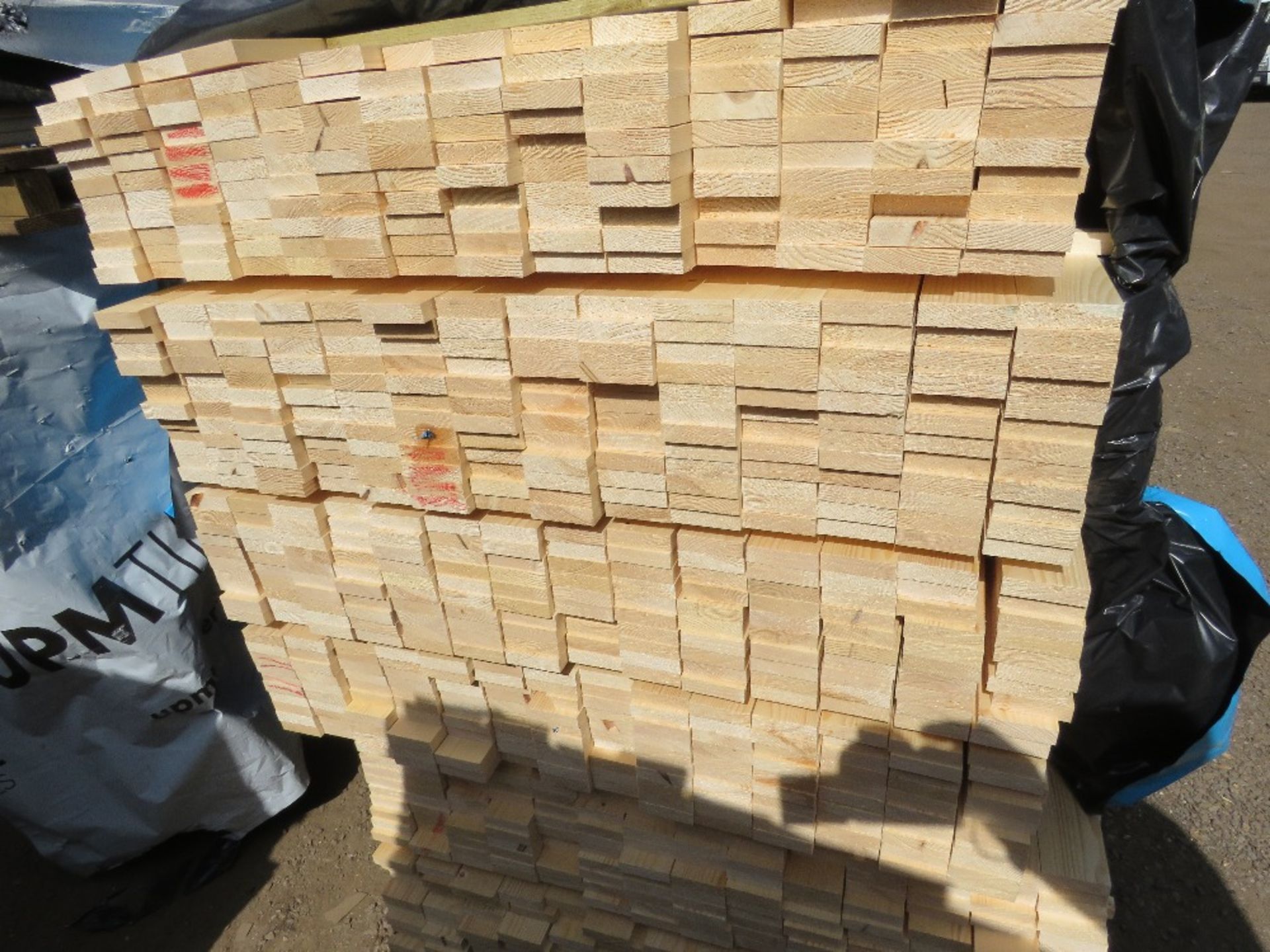 LARGE BUNDLE OF UNTREATED TIMBER SLATS / BOARDS: 1.8M LENGTH X 70MM X 20MM APPROX. - Image 2 of 5